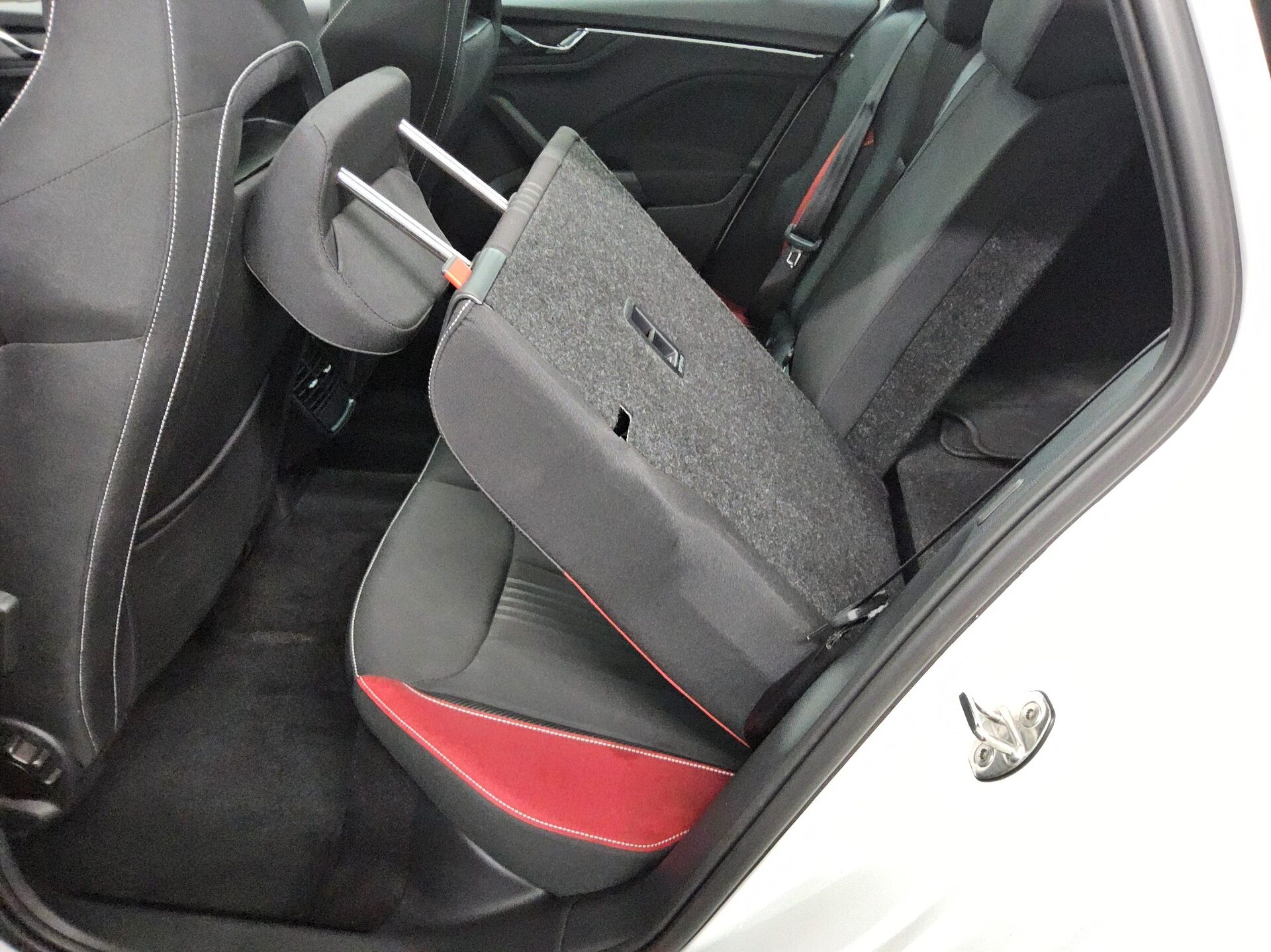 Skoda Kamiq 1.0 TSI Monte Carlo LED Shz CarPlay 12