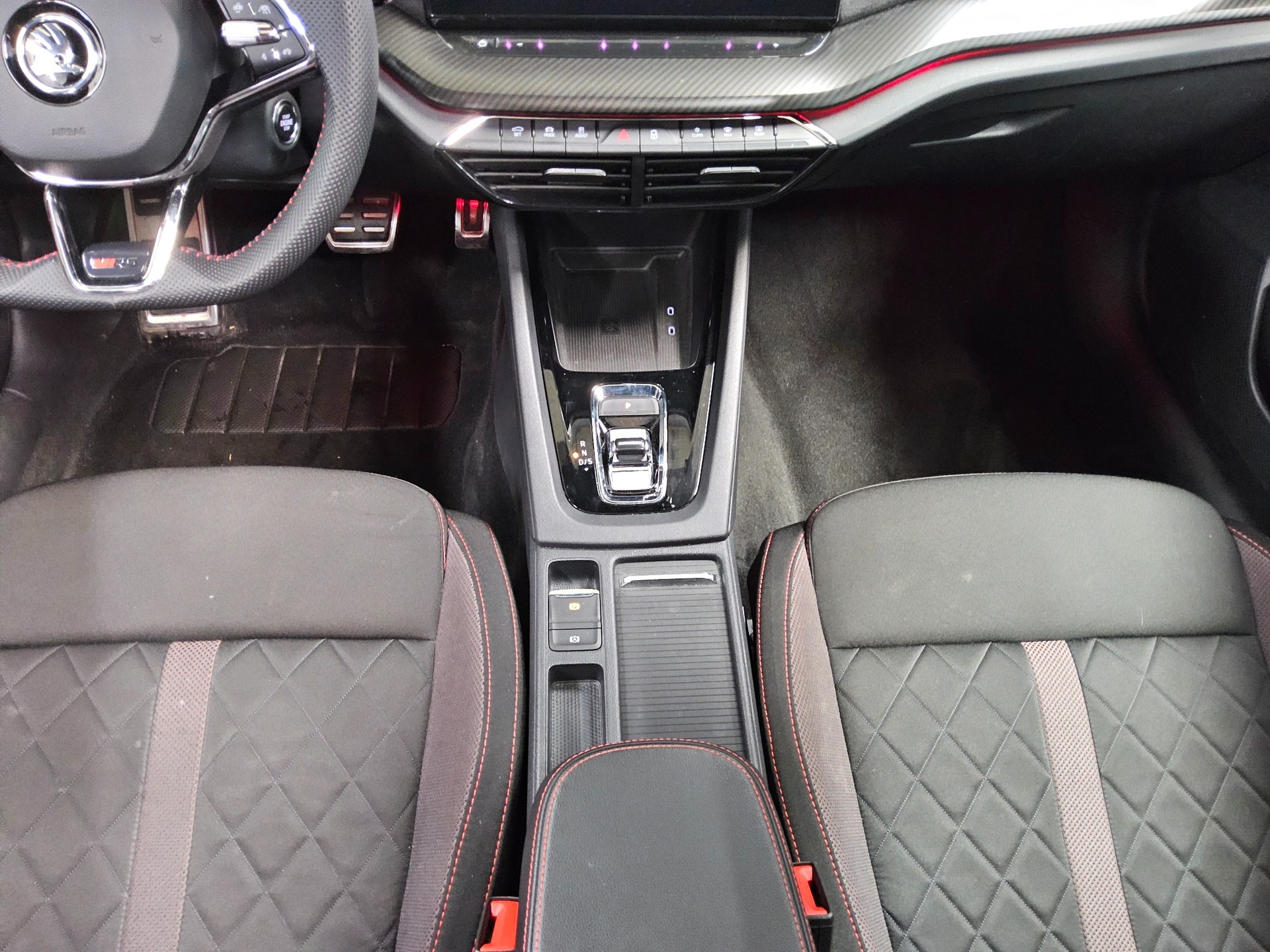 Skoda Octavia Kombi 1.4 TSI iV RS Navi LED vc Pano HuD 6