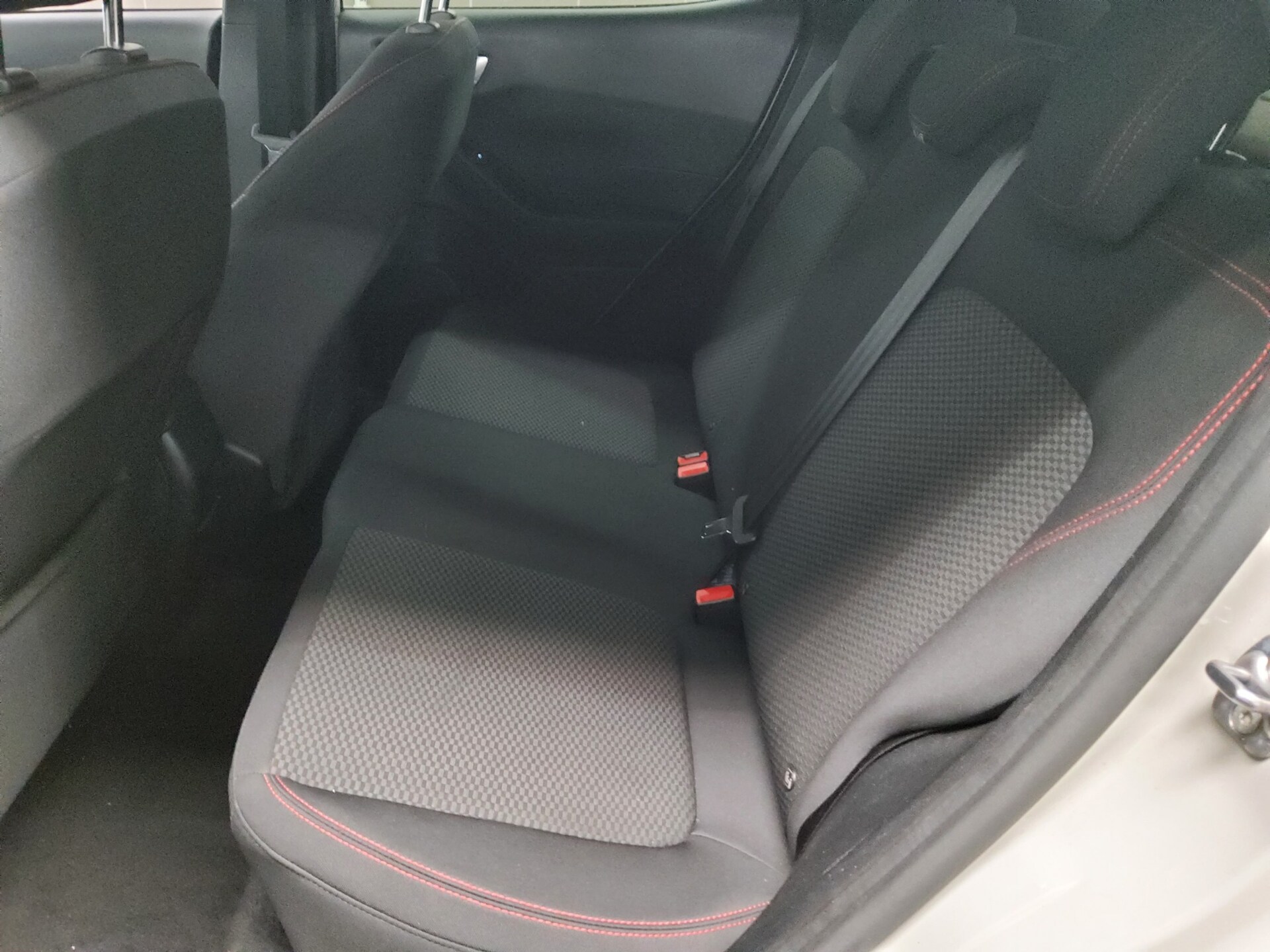 Ford Fiesta 1.0 EB ST-Line Navi LED RFK SHZ Winterpkt 13