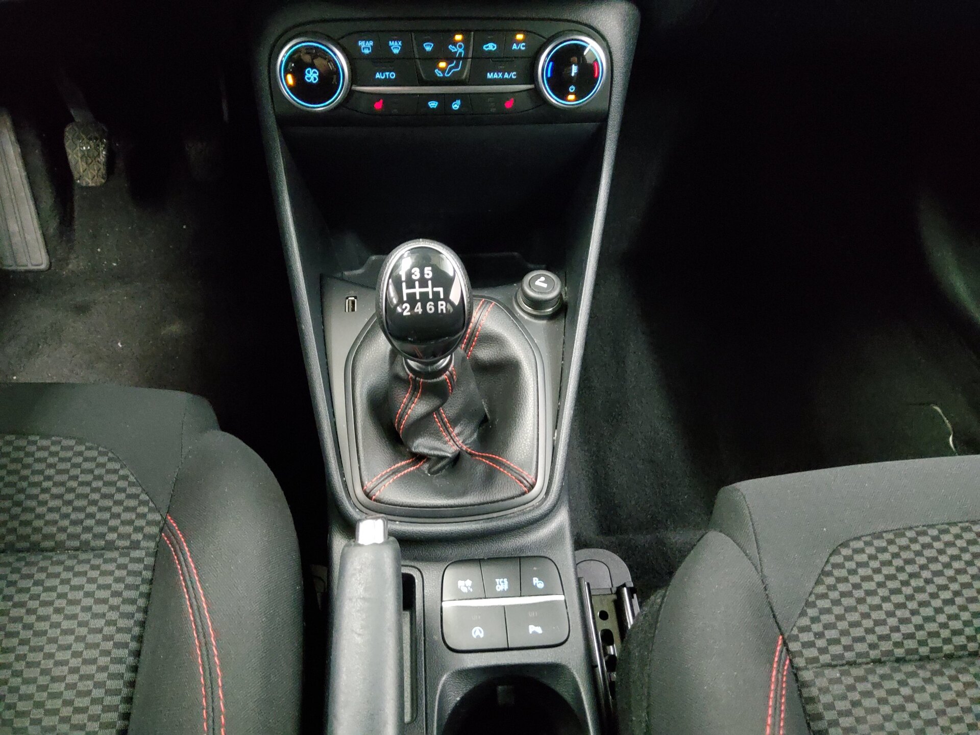 Ford Fiesta 1.0 EB ST-Line Navi LED RFK SHZ Winterpkt 6
