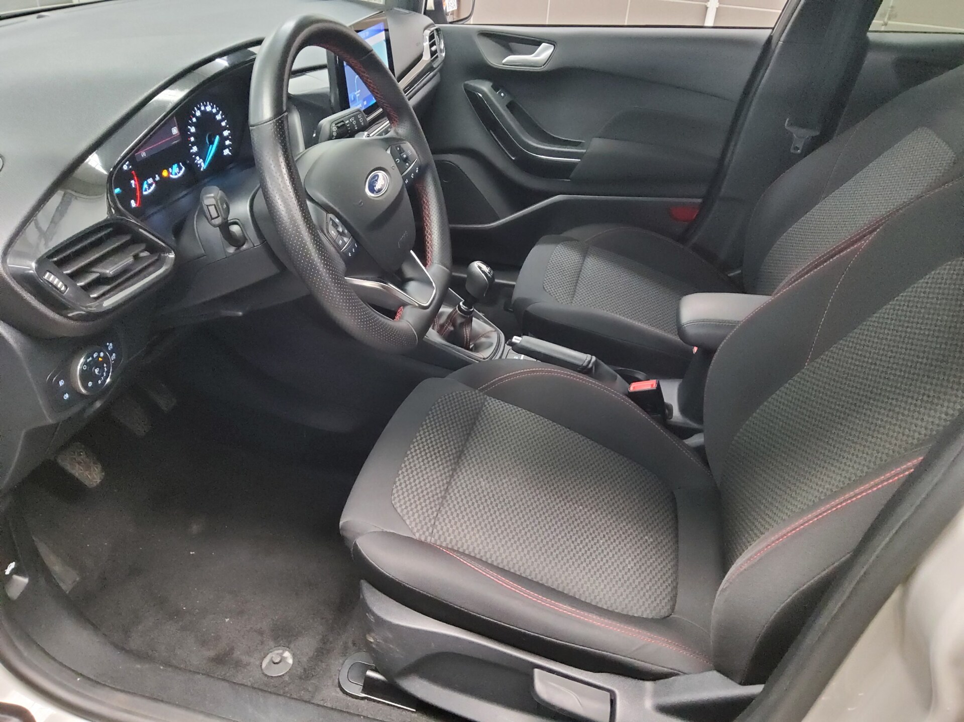 Ford Fiesta 1.0 EB ST-Line Navi LED RFK SHZ Winterpkt 8