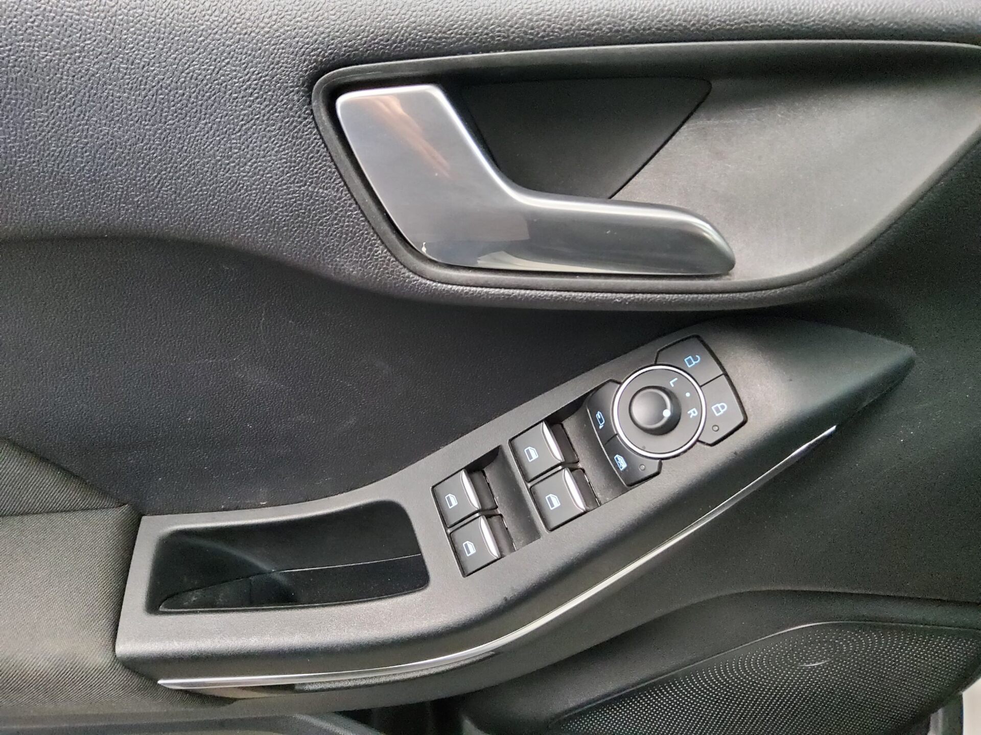Ford Fiesta 1.0 EB ST-Line Navi LED RFK SHZ Winterpkt 9