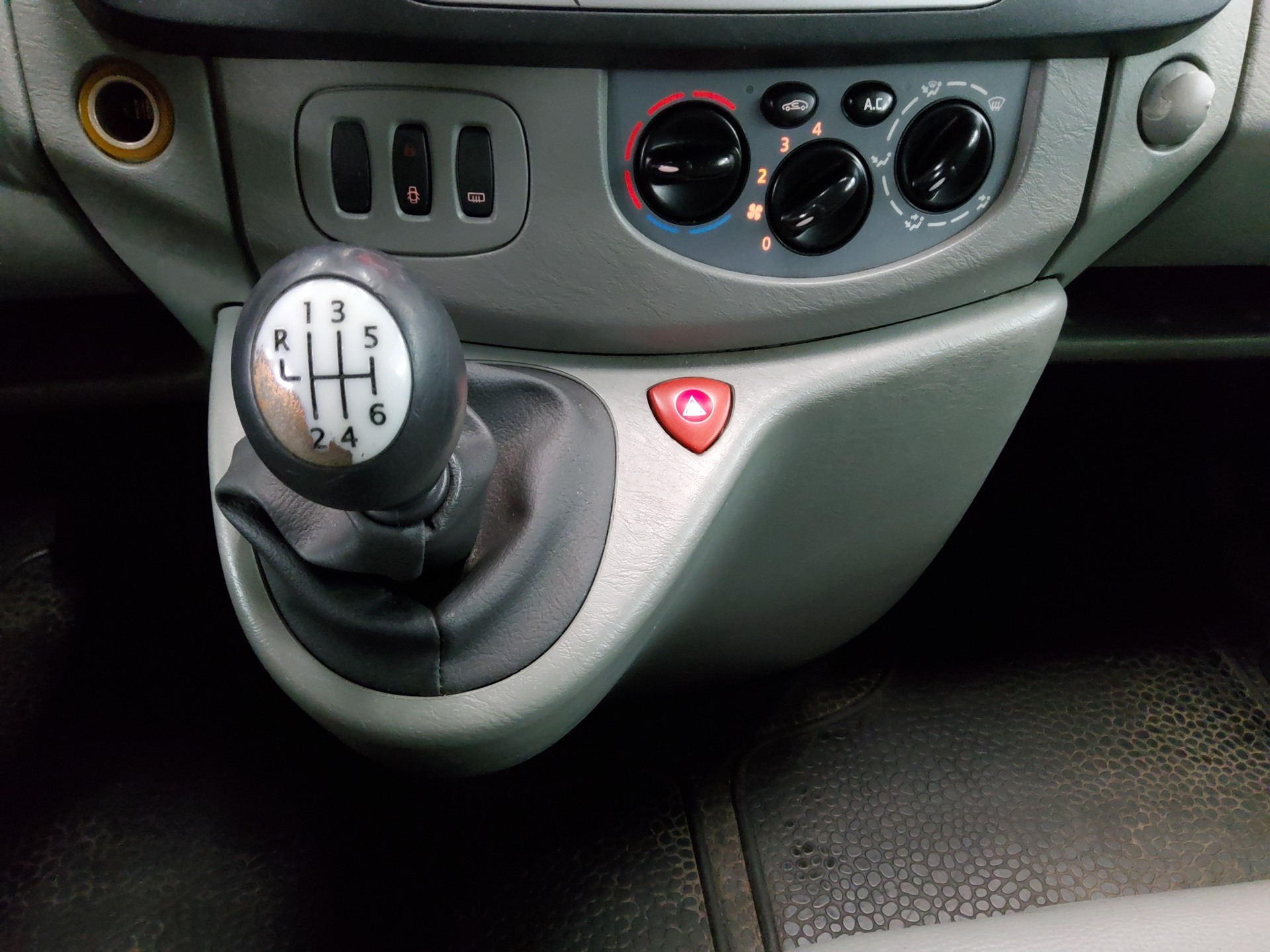 Renault Trafic 2.0 dCi FAP Expression 9-Sitze Klima 6