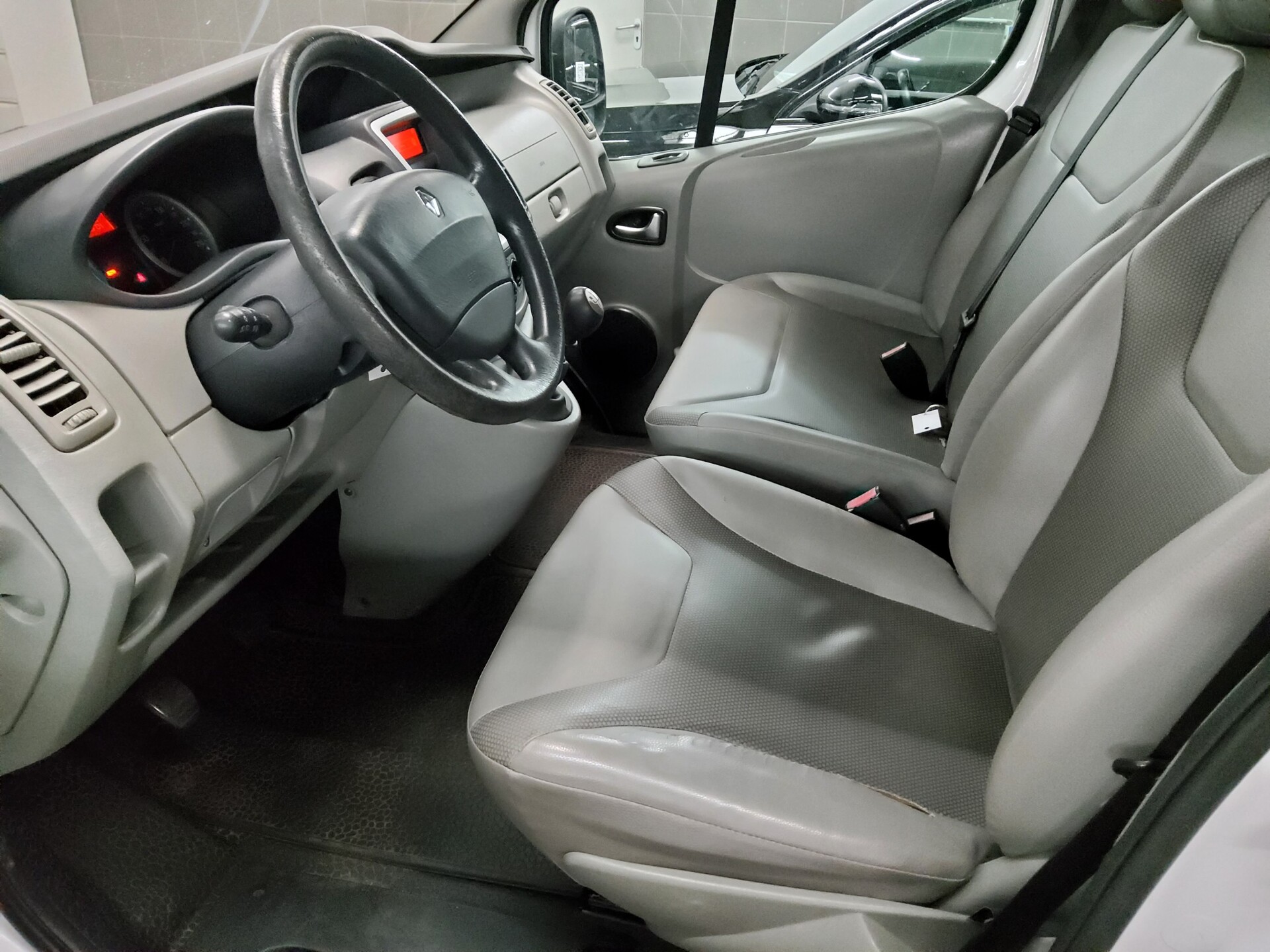 Renault Trafic 2.0 dCi FAP Expression 9-Sitze Klima 8