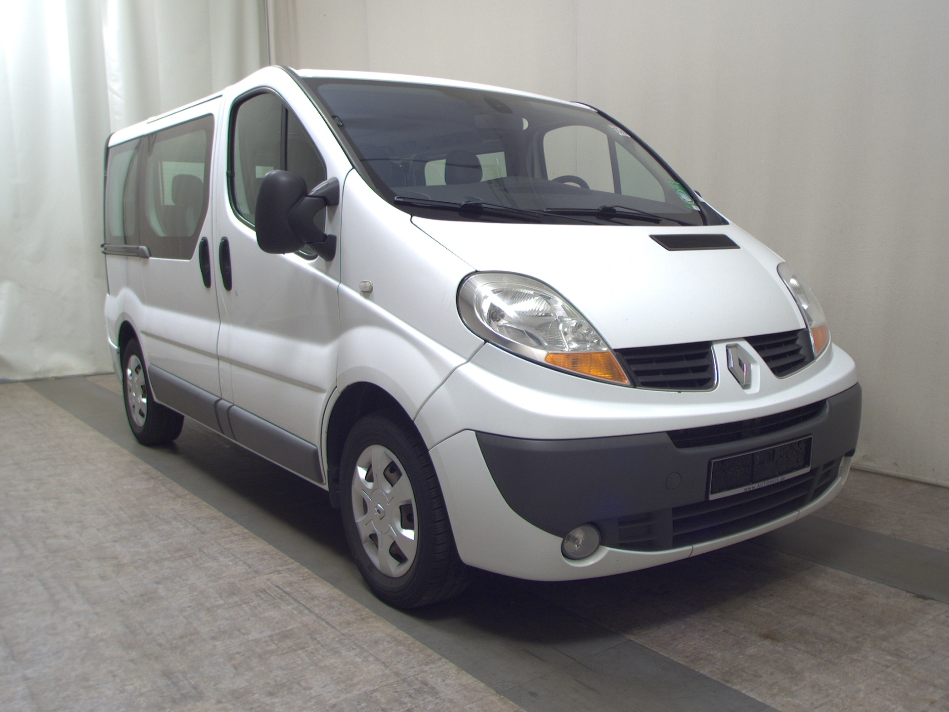 Renault Trafic 2.0 dCi FAP Expression 9-Sitze Klima 3