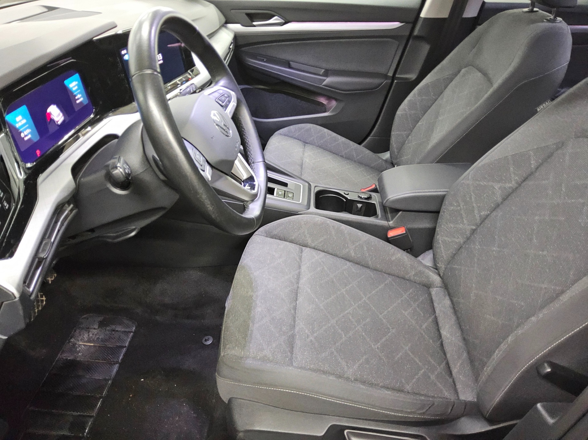 Volkswagen Golf-8 Var. 2.0 TDI Life Navi LED Shz PDC ACC DC 9