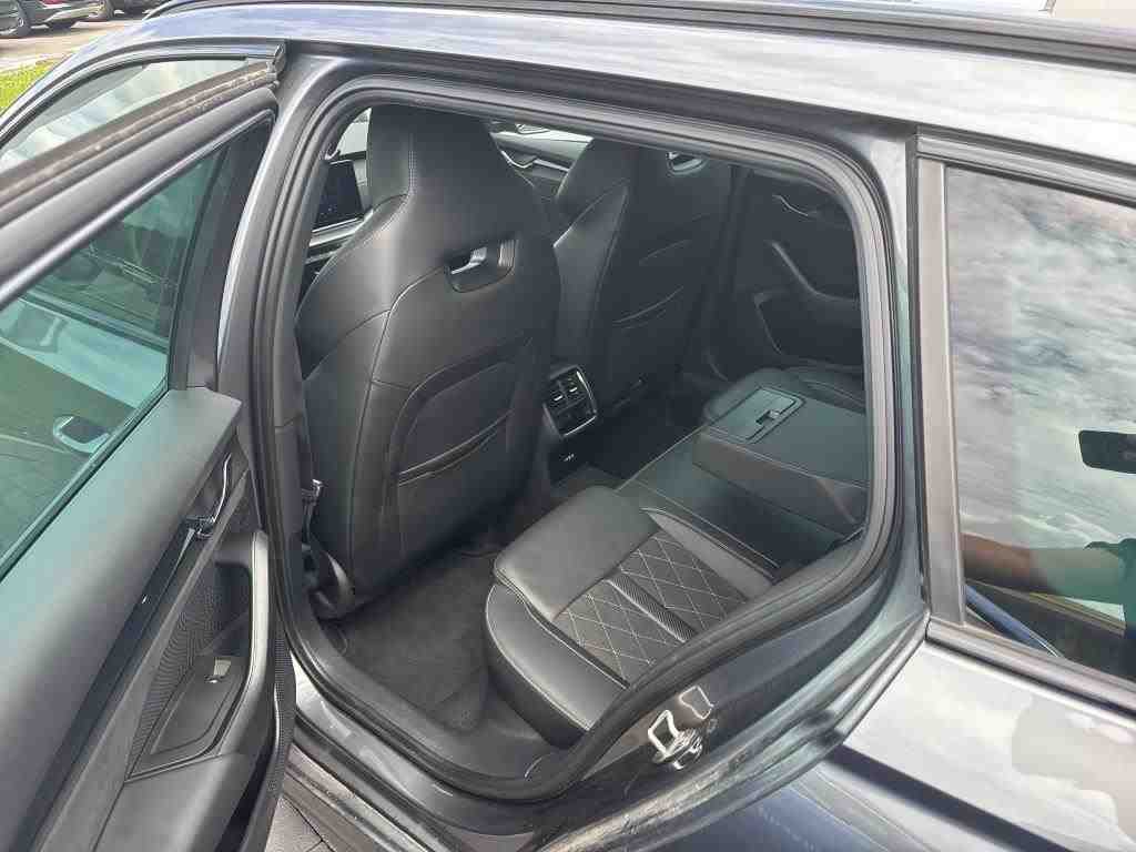 Skoda Octavia Kombi 2.0 TDI T-LEDER NAVI VC LED SPORTSITZE 7