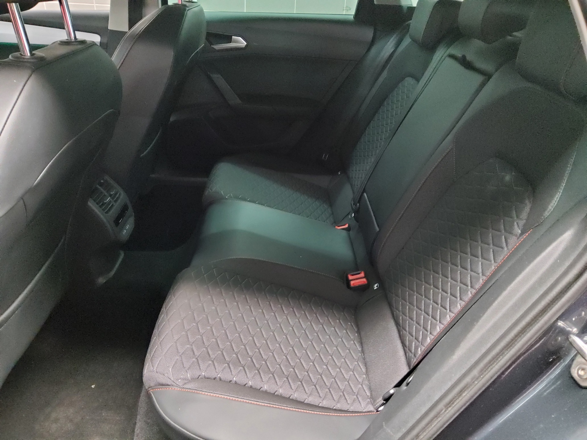 Seat Leon Sportstourer 2.0 TDI FR Navi LED RFK ACC 13