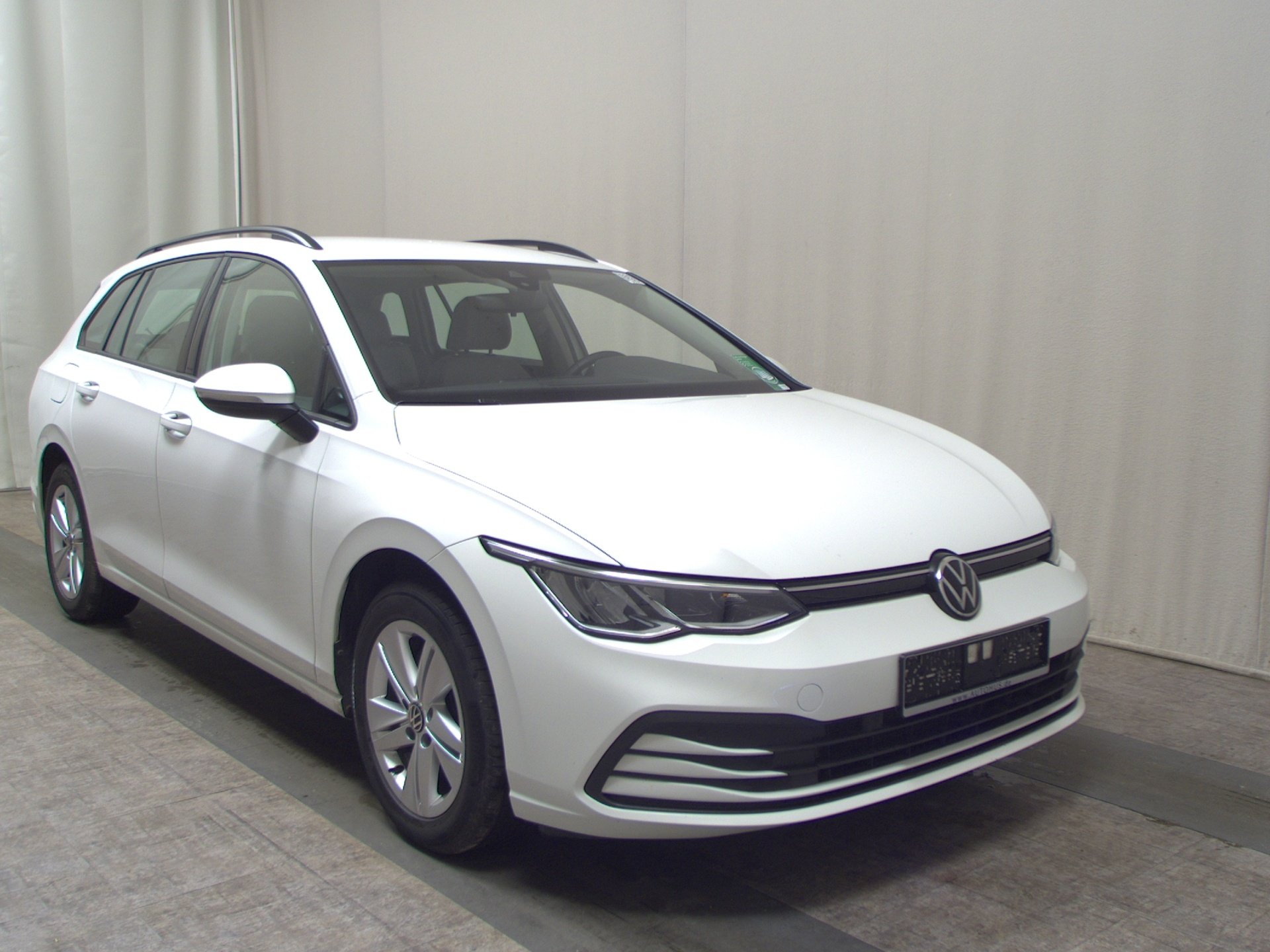 Volkswagen Golf-8 Var. 2.0 TDI Life Navi LED AID AHK ACC 3