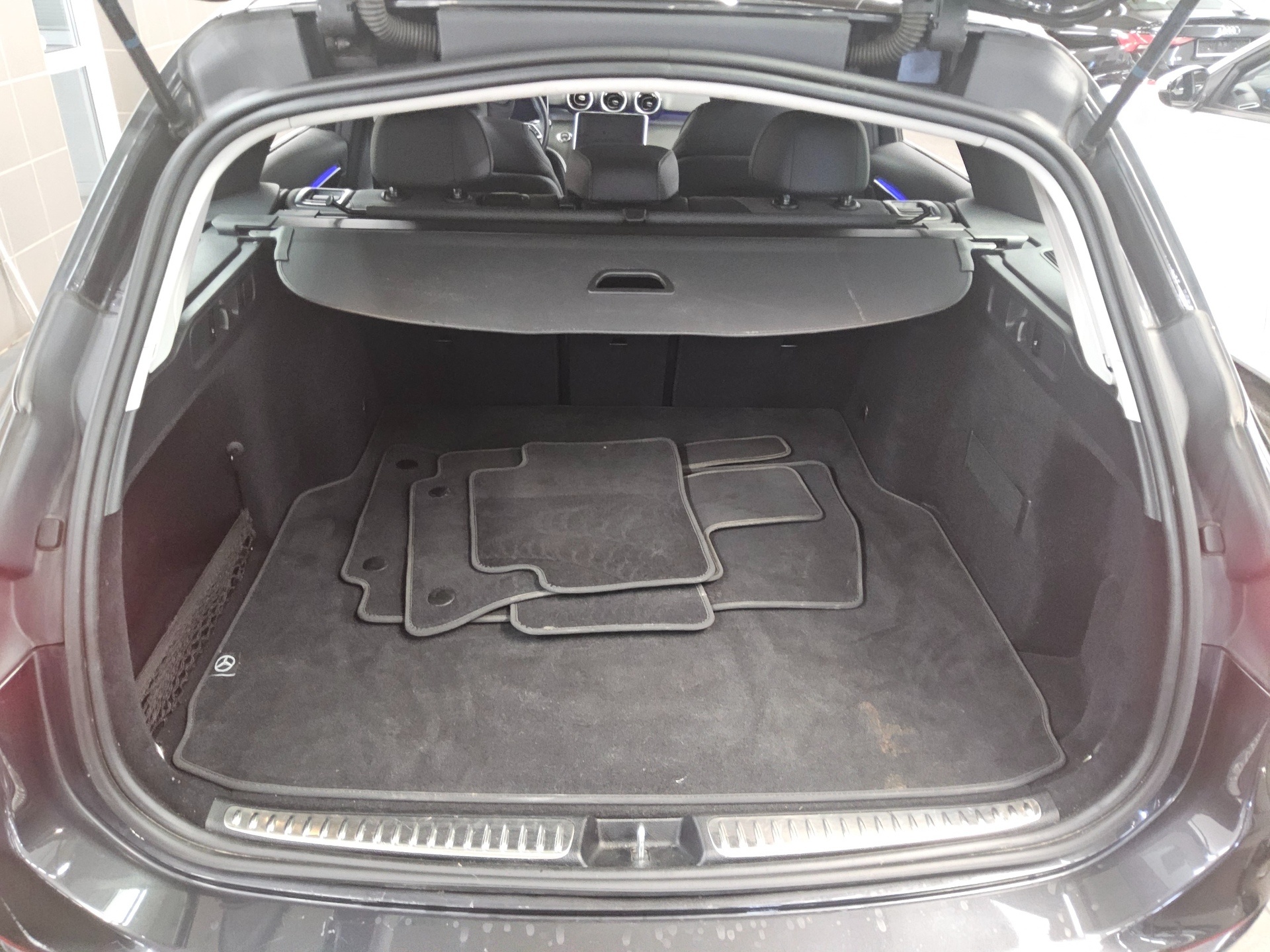 Mercedes-Benz C 200 T d Avantgarde Navi LED MBUX+ RFK SHZ 12