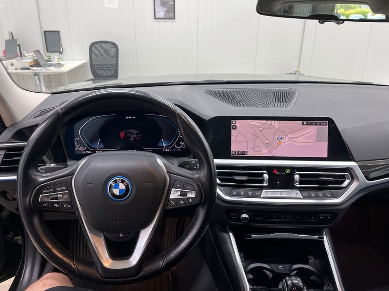 BMW 330e Touring Sport-Line LEDER KLIMAAUT LED SPORTSITZE SHZ 5