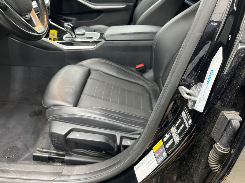 BMW 330e Touring Sport-Line LEDER KLIMAAUT LED SPORTSITZE SHZ 11