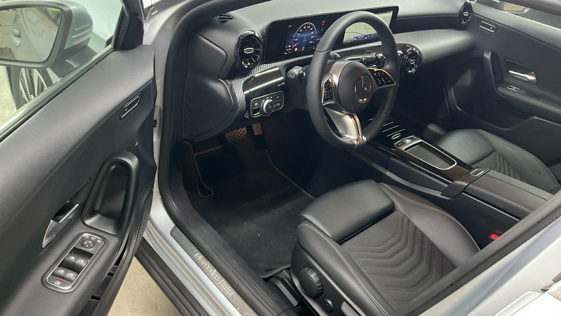 Mercedes-Benz A 180 d T-Leder Navi LED 6