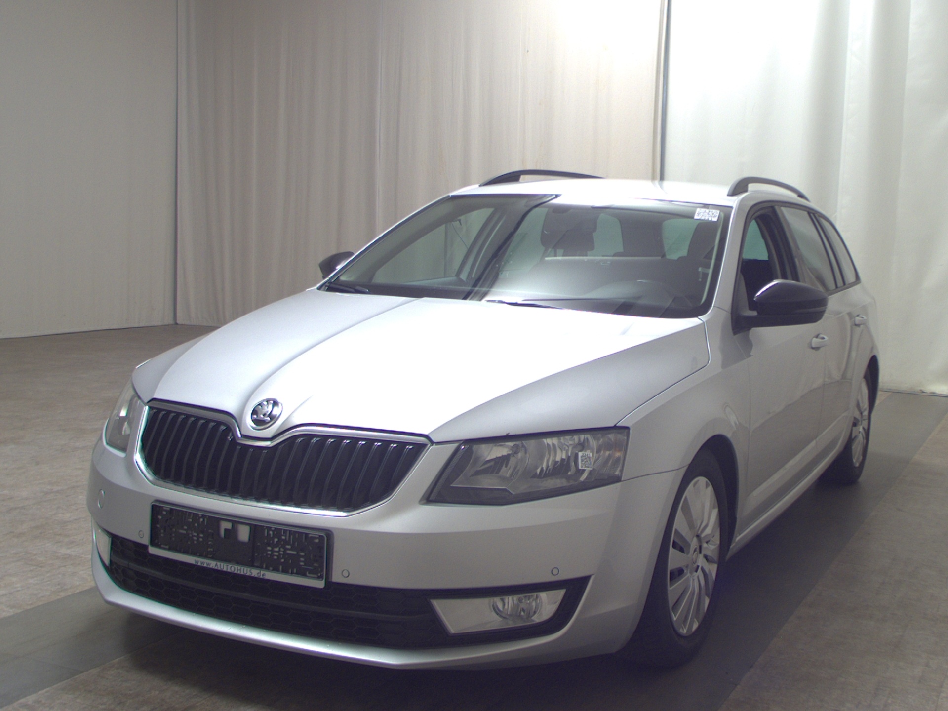 Skoda Octavia Kombi 1.6 TDI NAVI KLIMAAUT SHZ PDC AHK 2