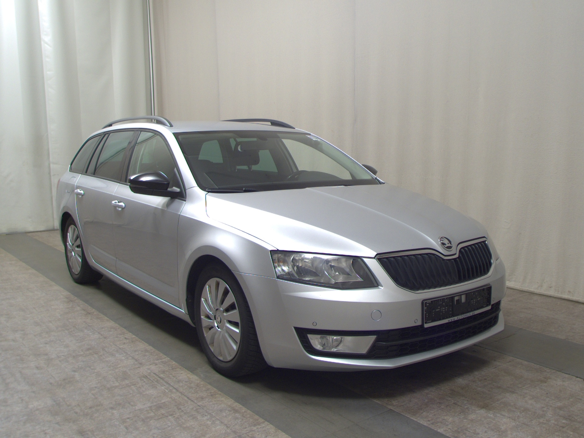Skoda Octavia Kombi 1.6 TDI NAVI KLIMAAUT SHZ PDC AHK 3