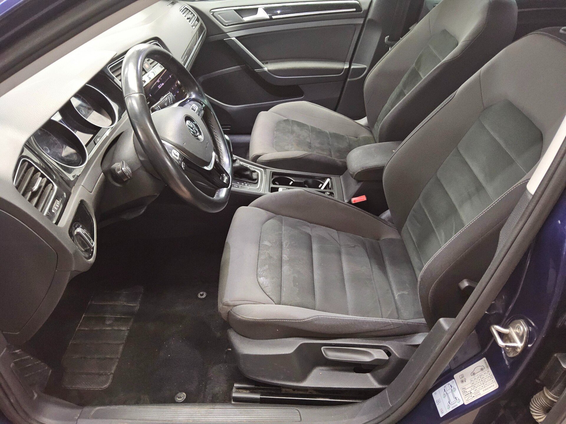 Volkswagen Golf-7 Var. 2.0 TDI Highline DSG AHK ACC RfK 8