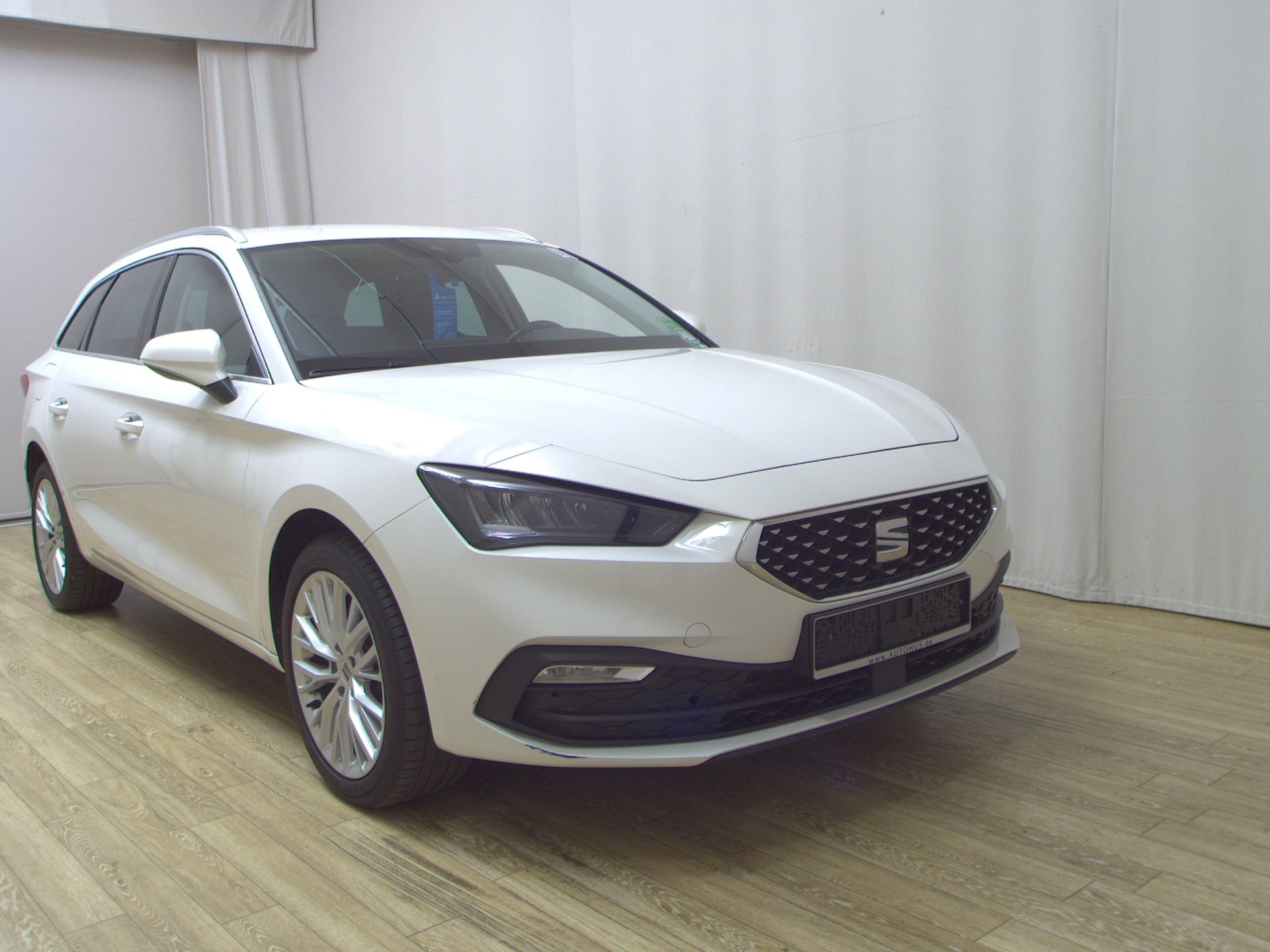 Seat Leon Sportstourer 1.4 e-HYBRID Xcellence Navi LED Virtual AHK PDC 3