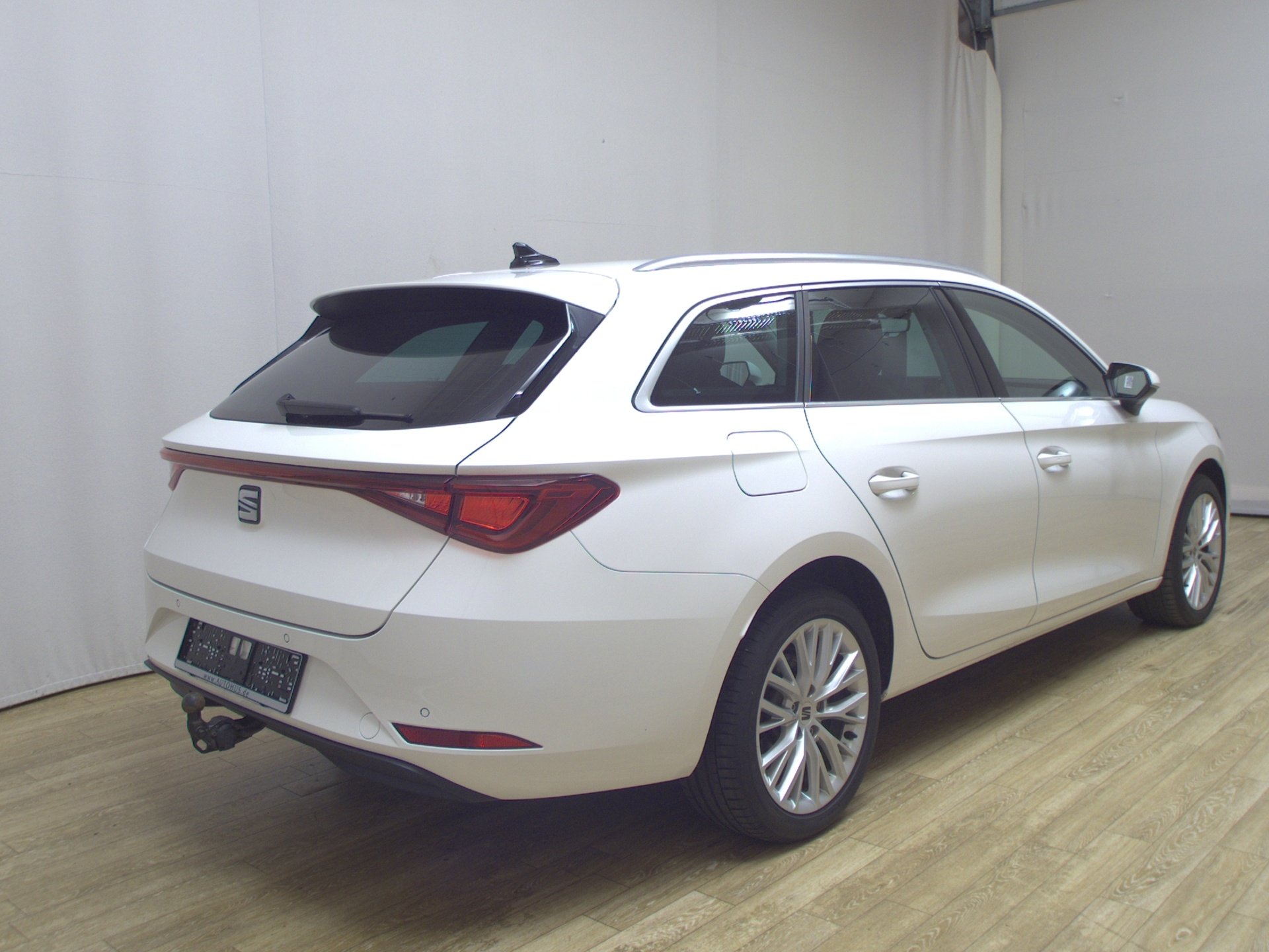 Seat Leon Sportstourer 1.4 e-HYBRID Xcellence Navi LED Virtual AHK PDC 4