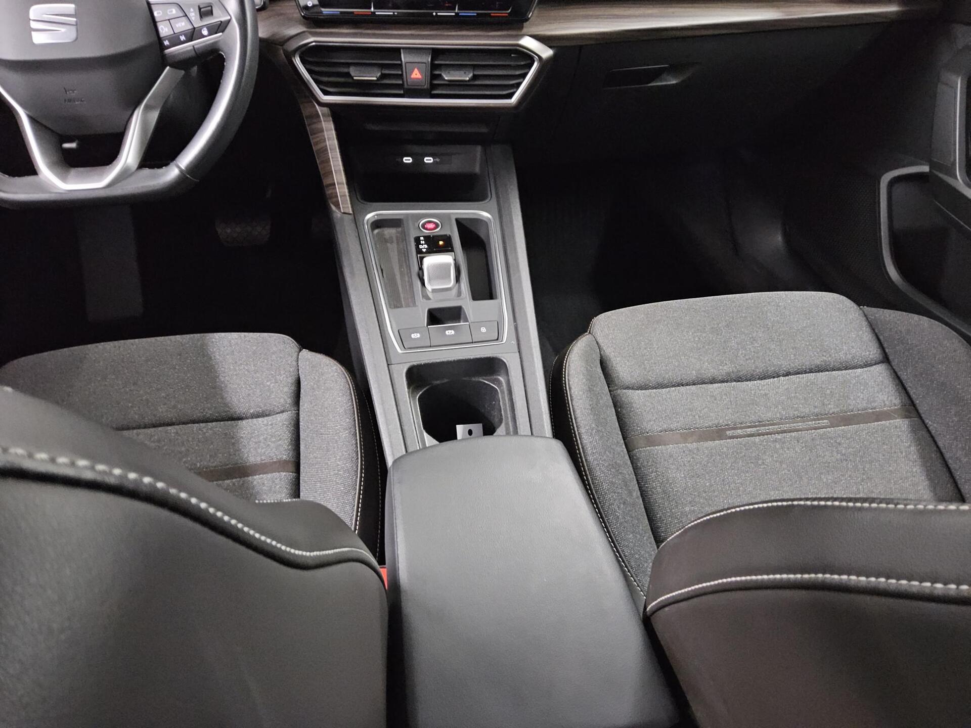 Seat Leon Sportstourer 1.4 e-HYBRID Xcellence Navi LED Virtual AHK PDC 6