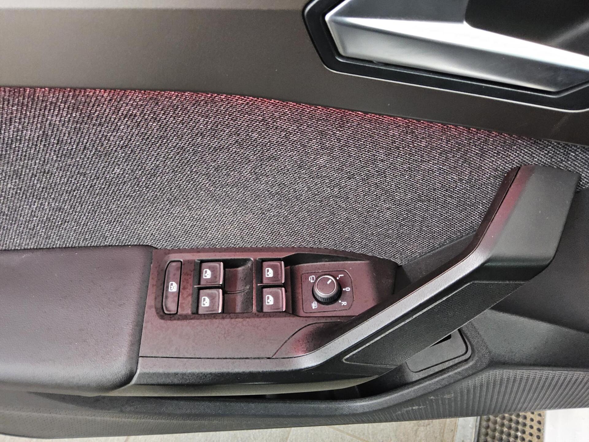 Seat Leon Sportstourer 1.4 e-HYBRID Xcellence Navi LED Virtual AHK PDC 10
