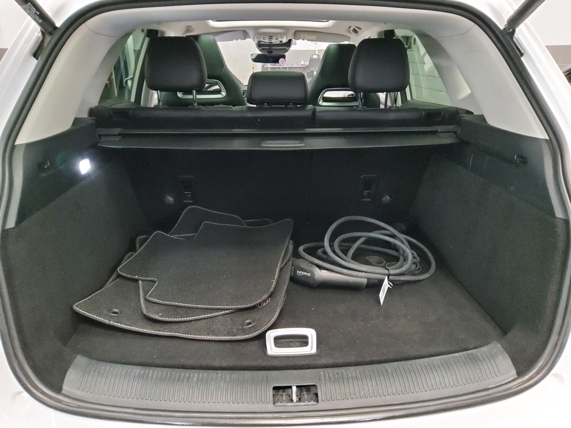 MG EHS Plug-in Hybrid Leder Navi LED Pano DC 360° 12