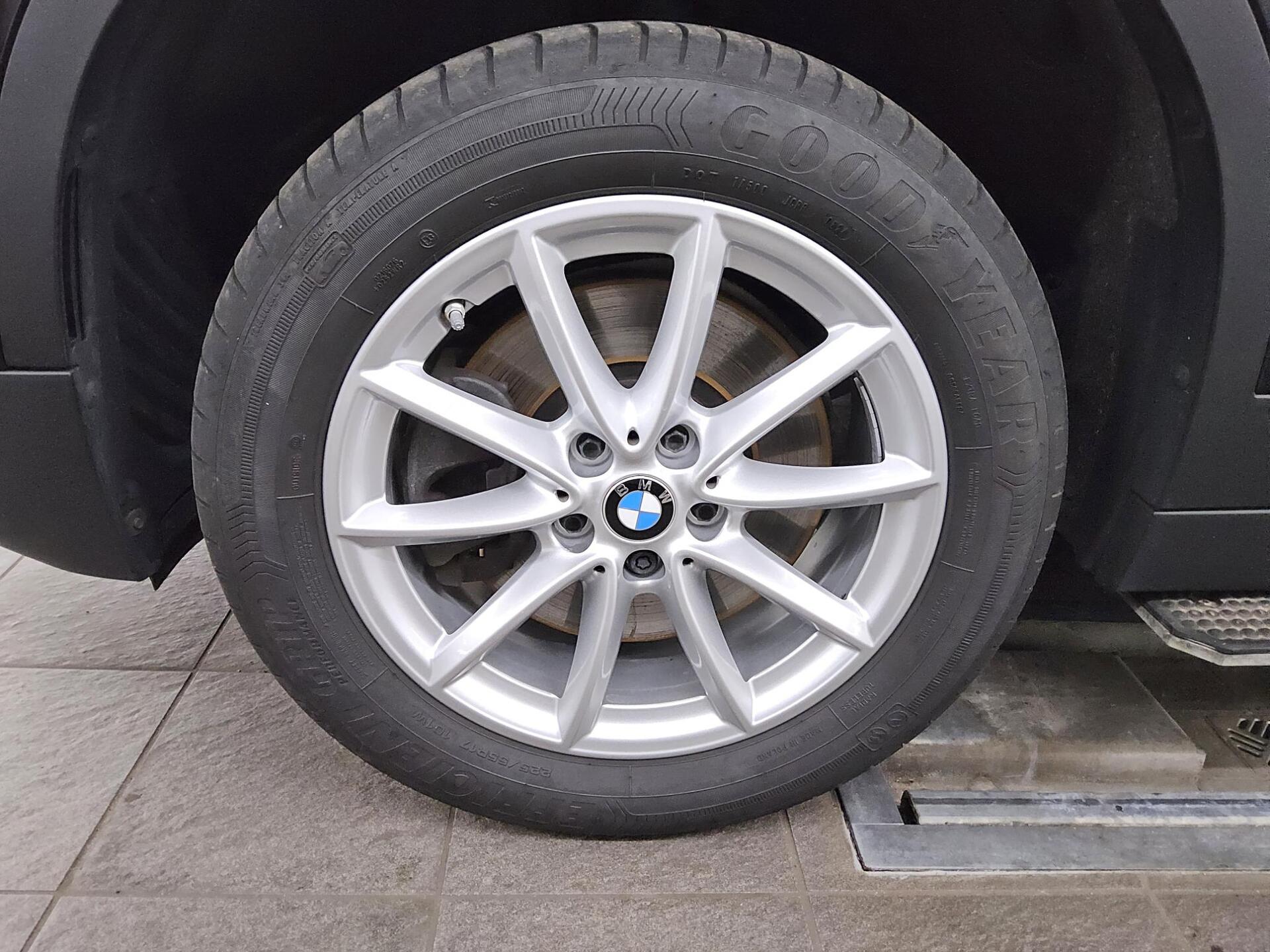 BMW X2 sDrive20d Advantage Navi LED Kamera PDC Shz 10