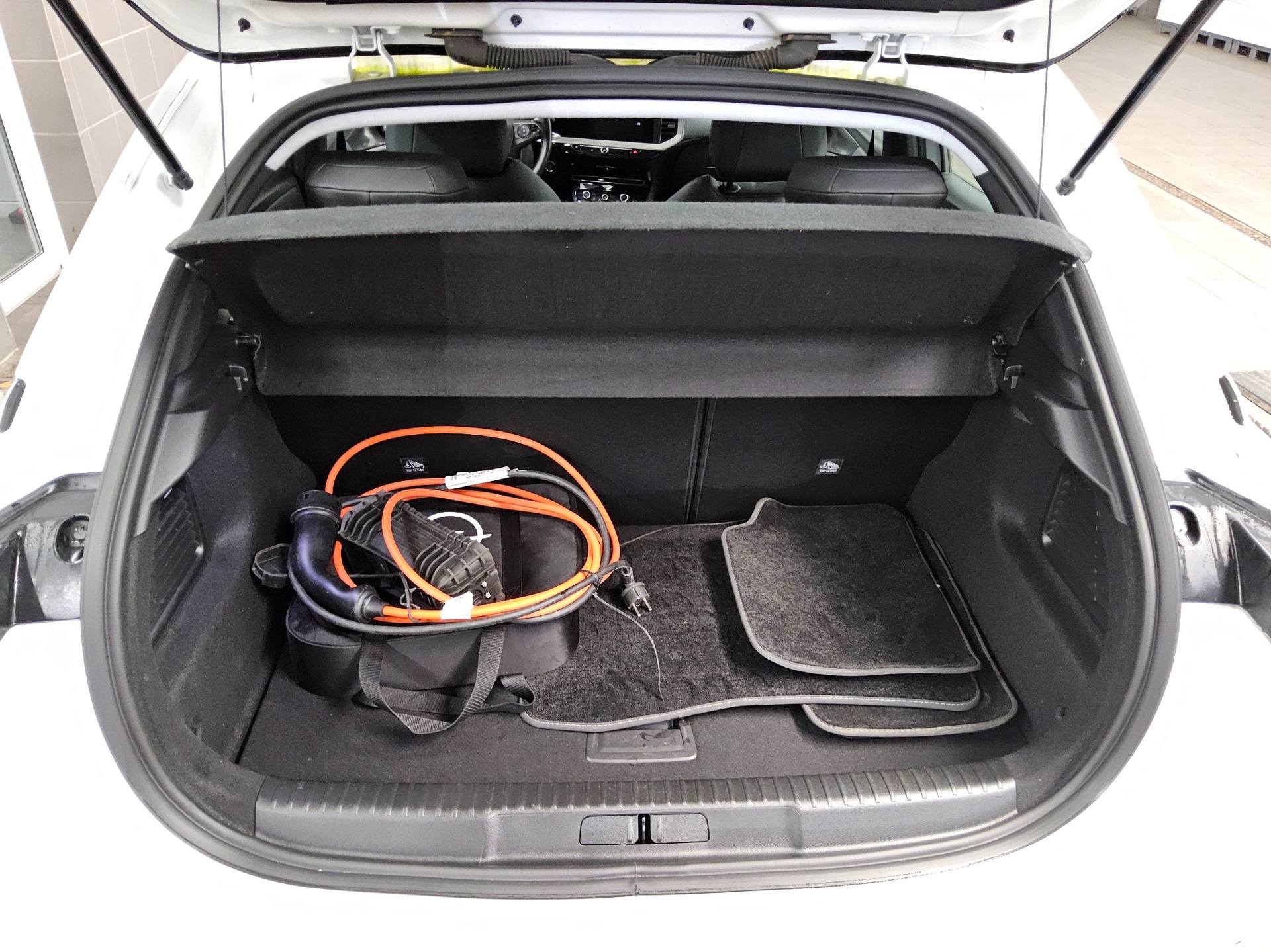 Opel Mokka-e Elegance T-Leder Navi LED RFK 180° Shz 12