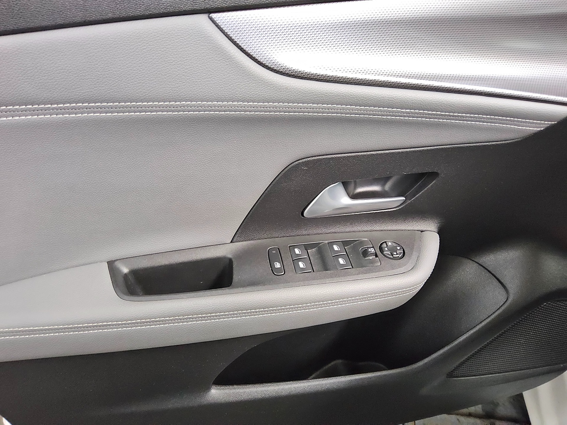 Opel Mokka-e Elegance T-Leder Navi LED RFK 180° Shz 10
