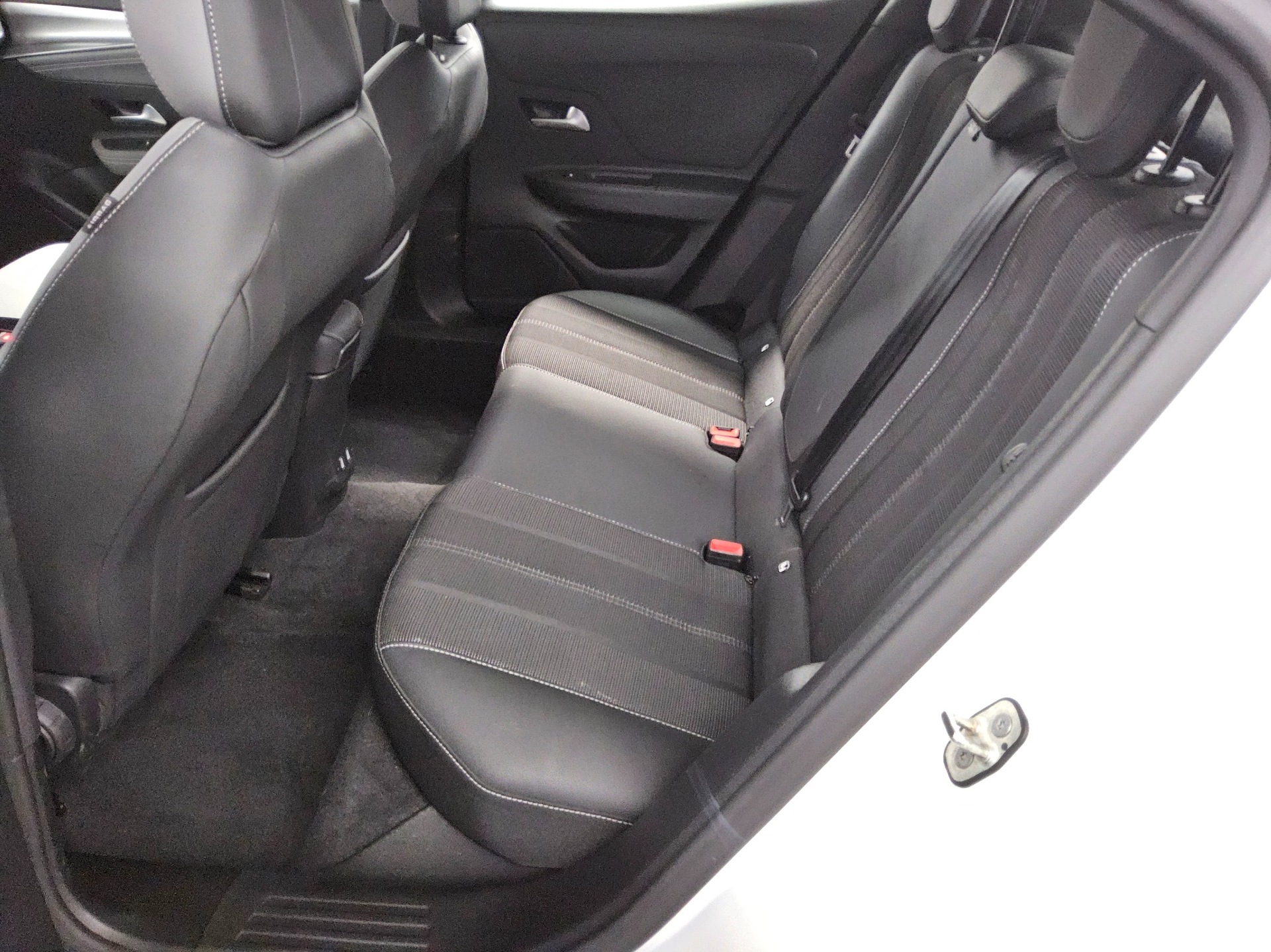 Opel Mokka-e Elegance T-Leder Navi LED RFK 180° Shz 13