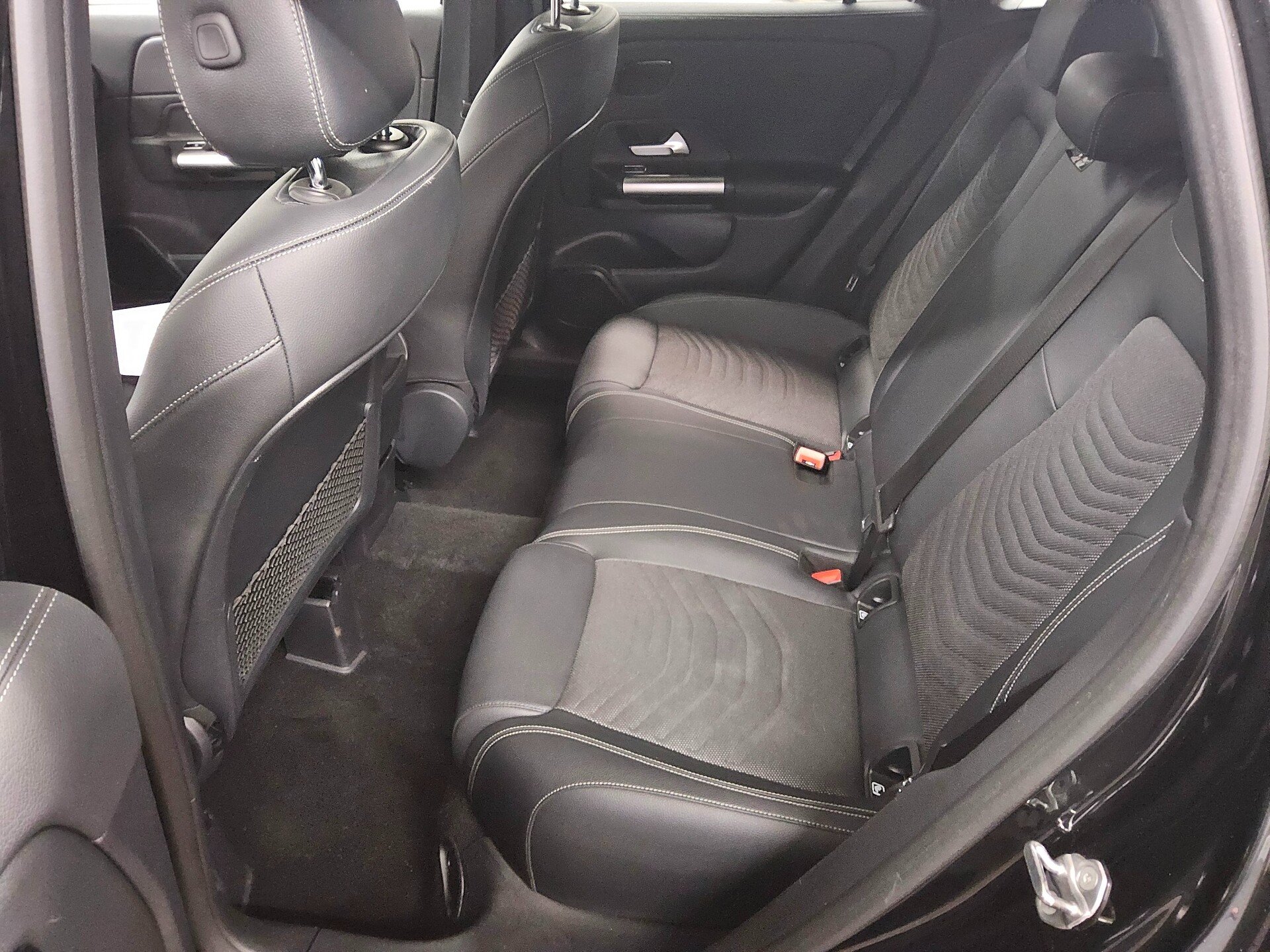 Mercedes-Benz GLA 200 d Progressive T-Leder Navi Sound AHK 13