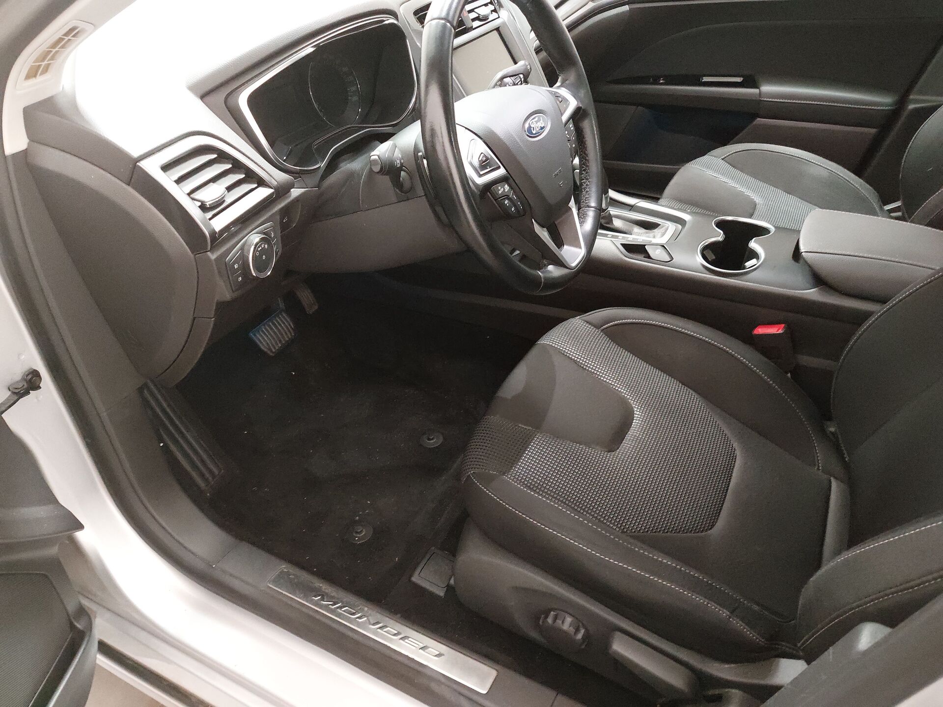 Ford Mondeo Turnier Navi LED AHK 8