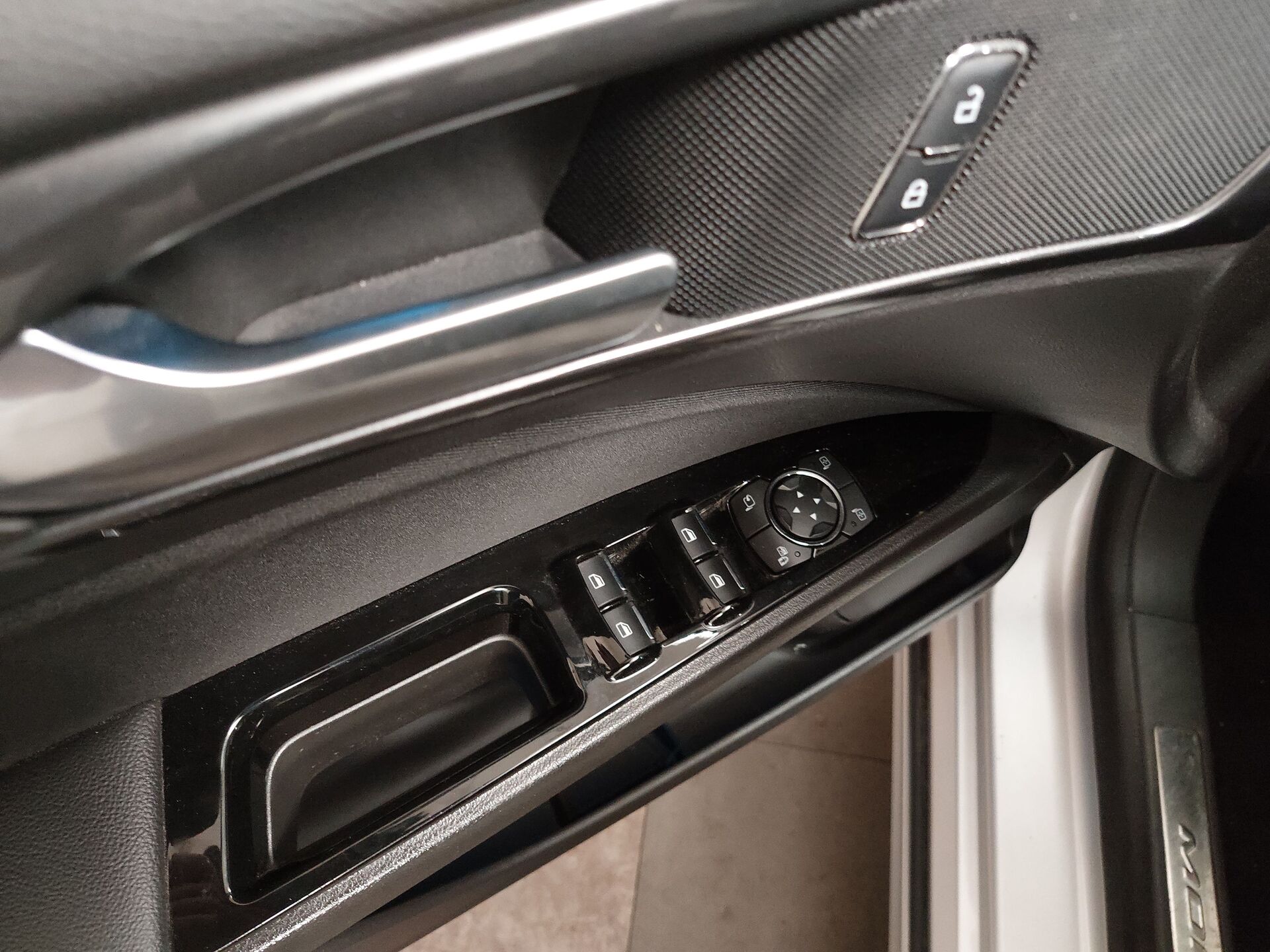 Ford Mondeo Turnier Navi LED AHK 10
