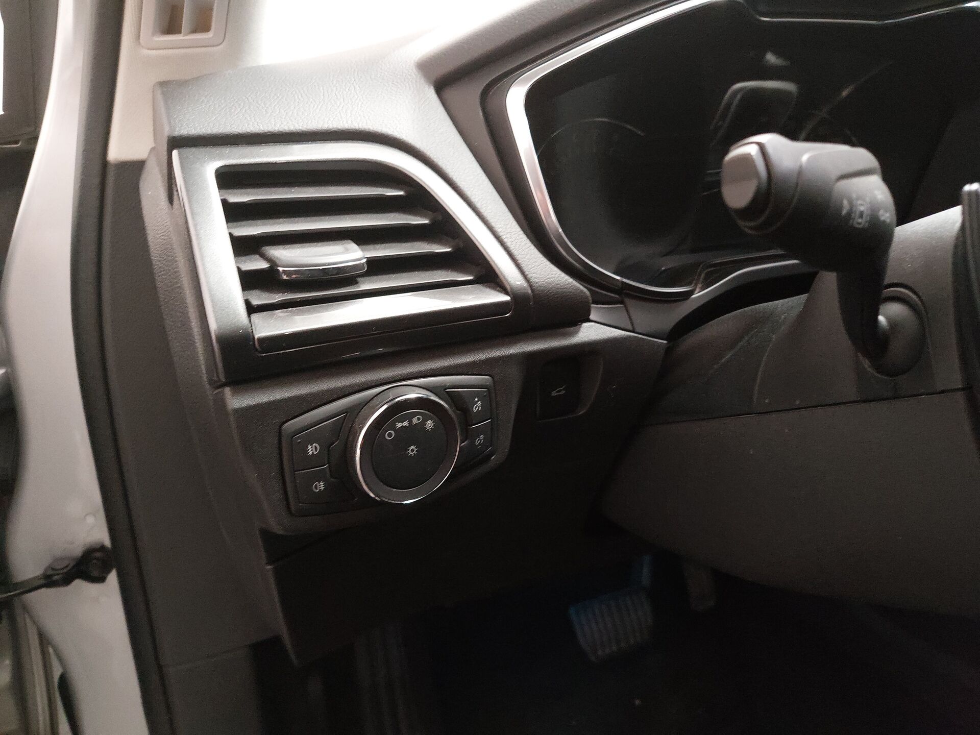 Ford Mondeo Turnier Navi LED AHK 9