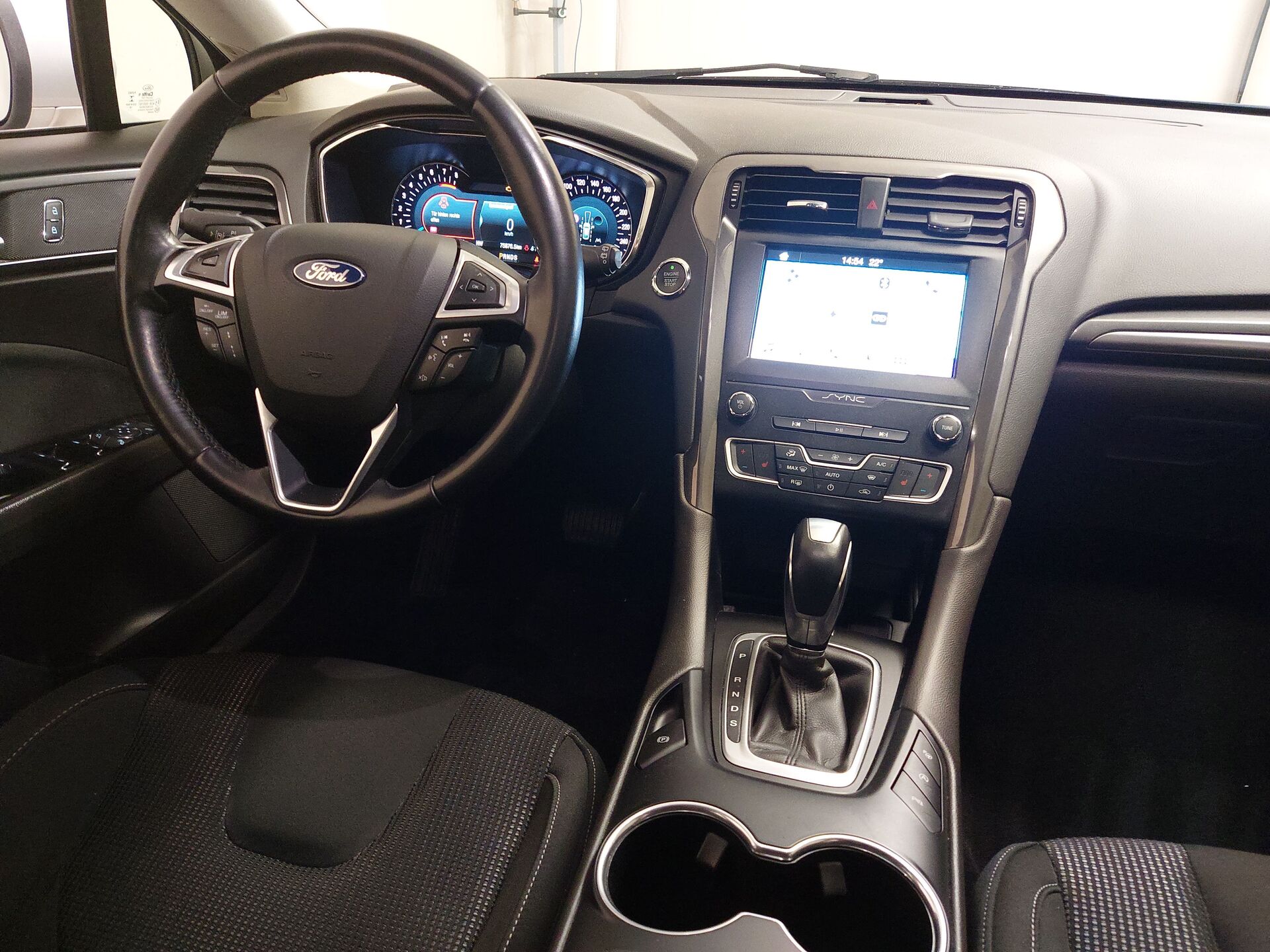 Ford Mondeo Turnier Navi LED AHK 12