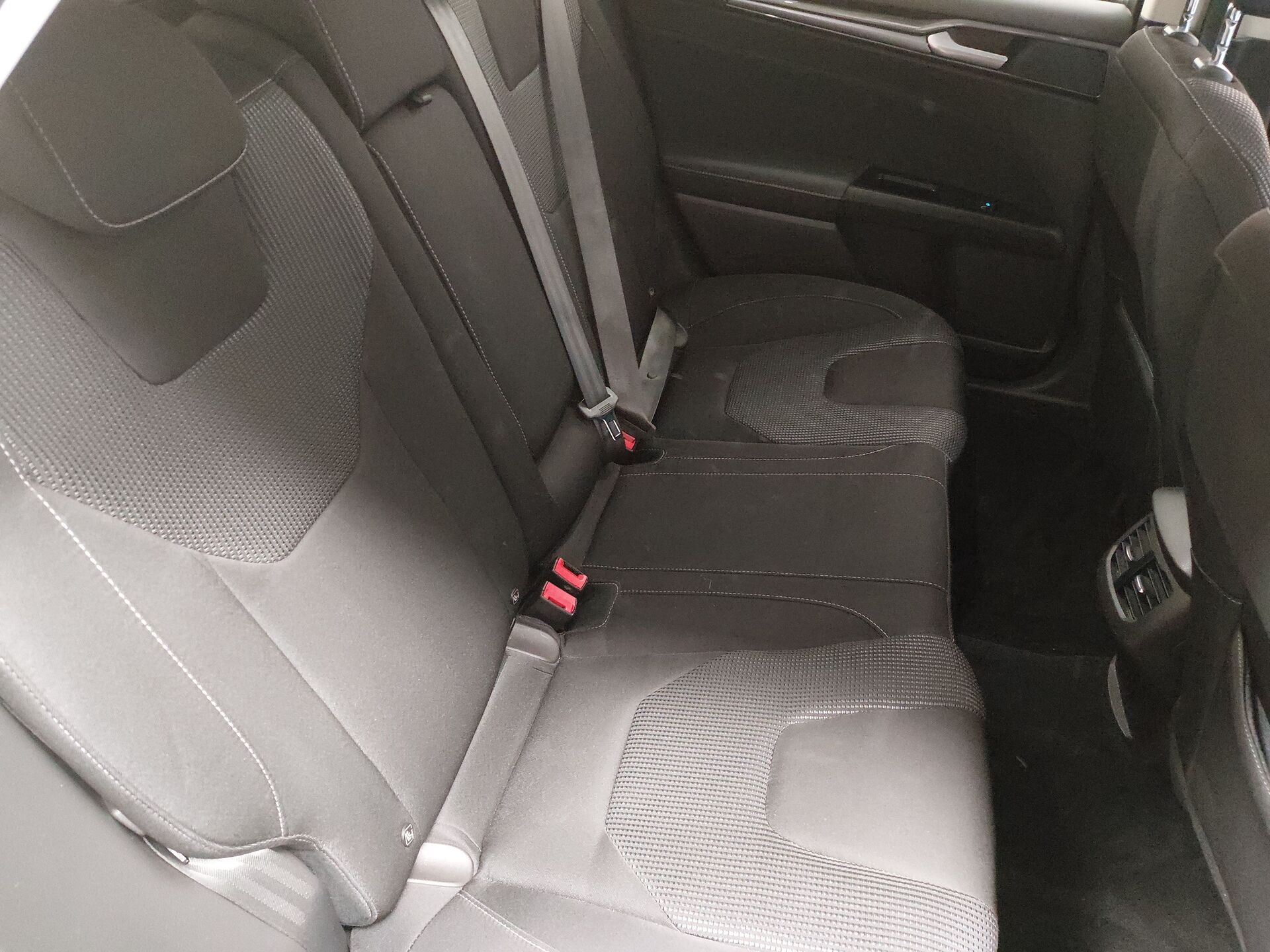 Ford Mondeo Turnier Navi LED AHK 13