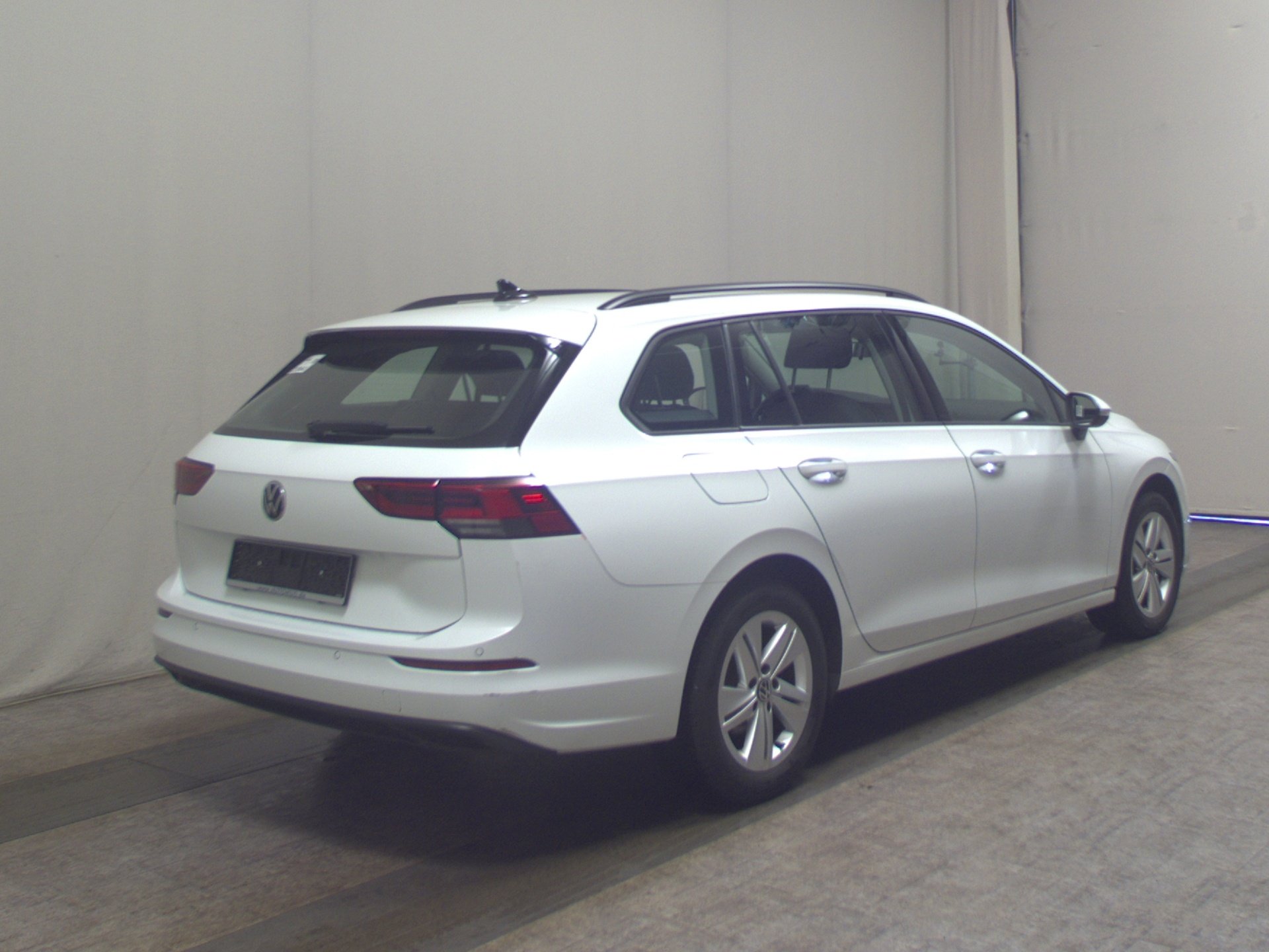Volkswagen Golf-8 Var. 2.0 TDI Life Navi LED AID Shz PDC 4