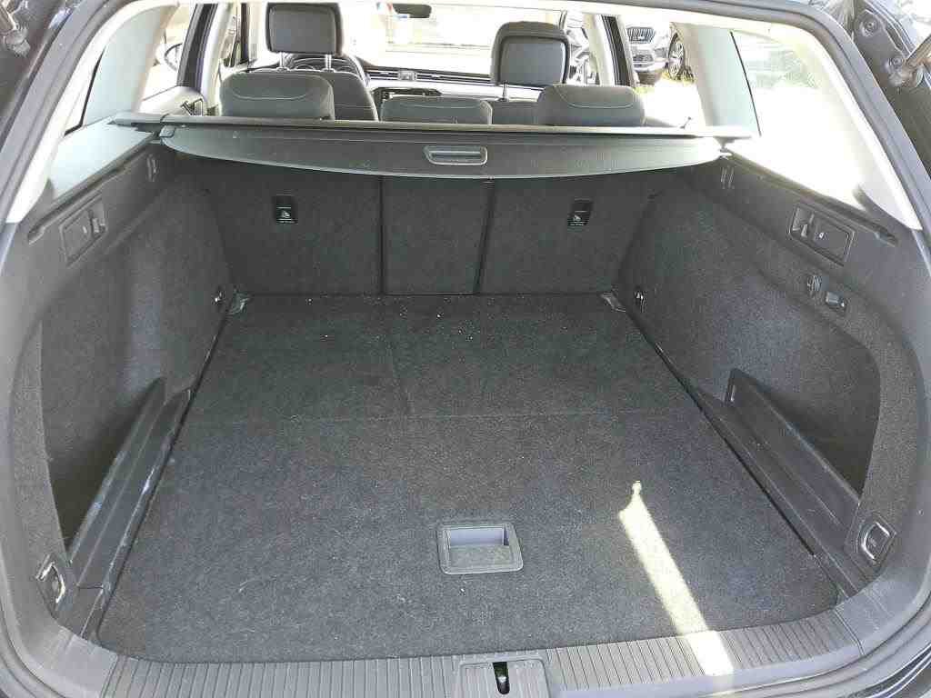 Volkswagen Passat Variant 2.0 TDI Business Navi LED ACC 10