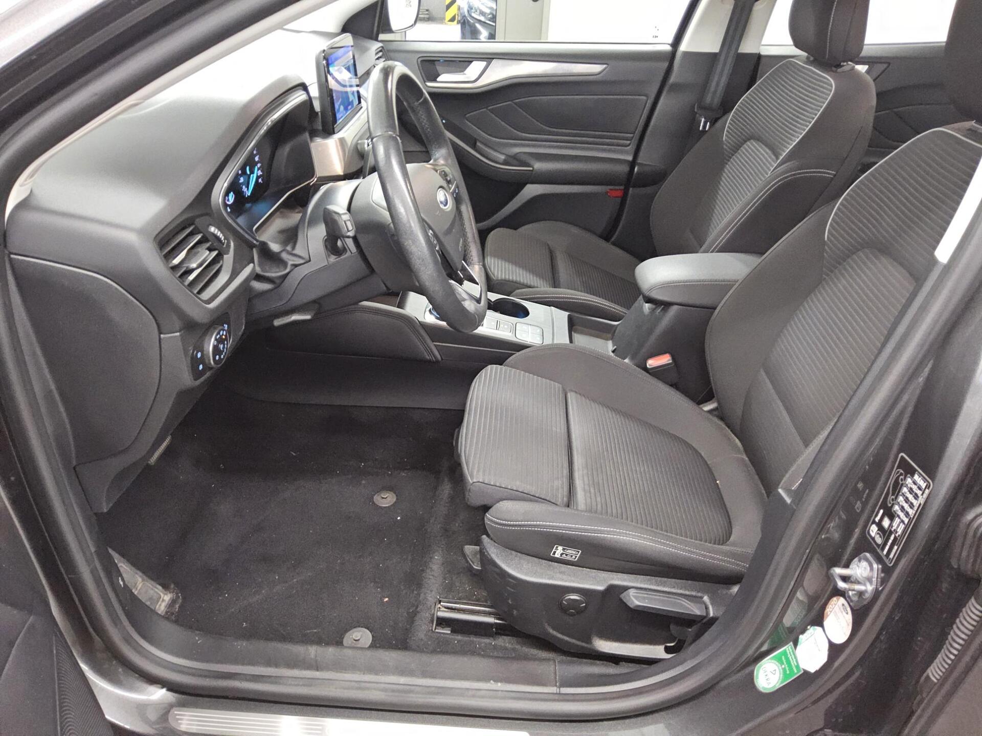 Ford Focus Turnier 1.5 EB Titanium NAVI KLIMAAUT LED SHZ PDC 8