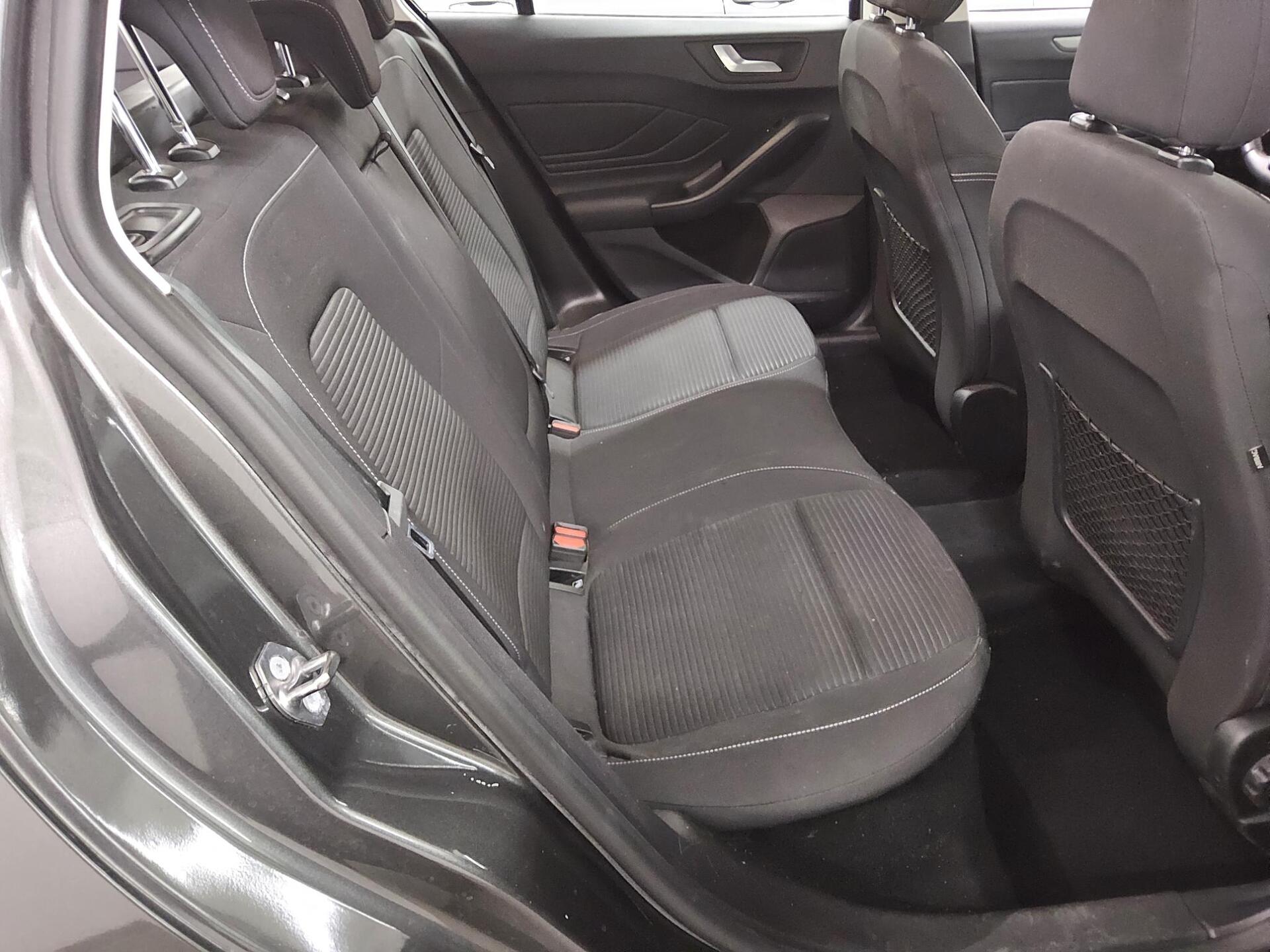 Ford Focus Turnier 1.5 EB Titanium NAVI KLIMAAUT LED SHZ PDC 13