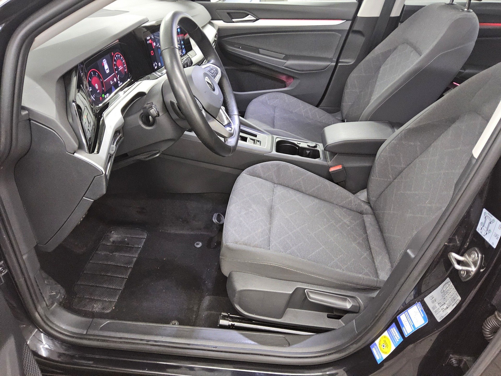 Volkswagen Golf-8 Var. 2.0 TDI Life Navi Pano Matrix DC AHK 9