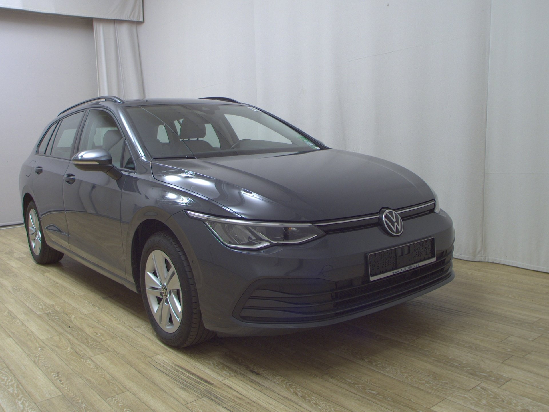 Volkswagen Golf-8 Var. 2.0 TDI Life Navi LED DC ACC PDC BT 3