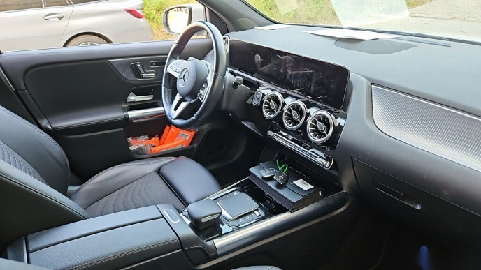 Mercedes-Benz EQA 300 Progressive LEDER NAVI KLIMAAUT LED SHZ 6