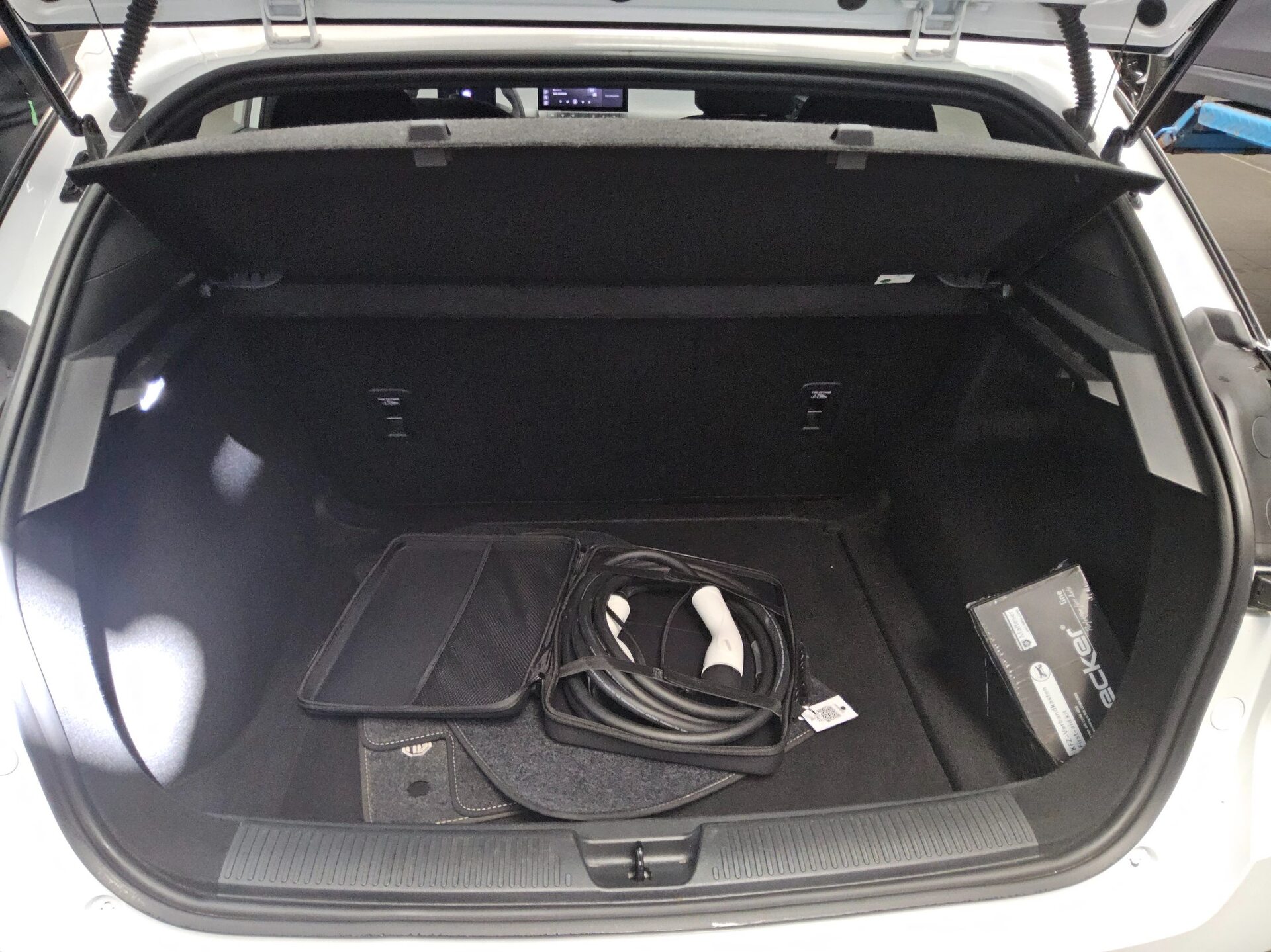 MG MG4 Standard 51 kWh Virtual LED PDC 11