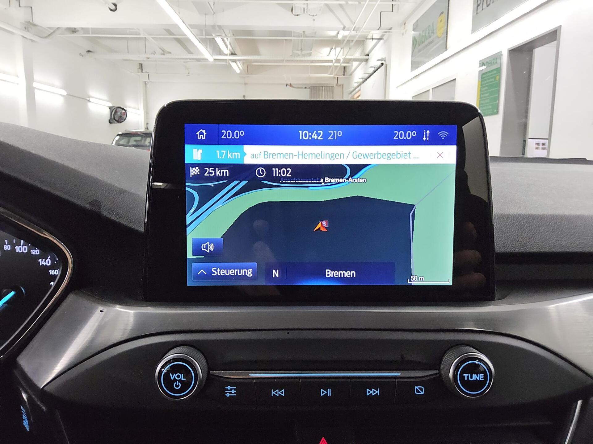 Ford Focus Turnier 1.5 EB Titanium NAVI KLIMAAUT LED SHZ PDC 7