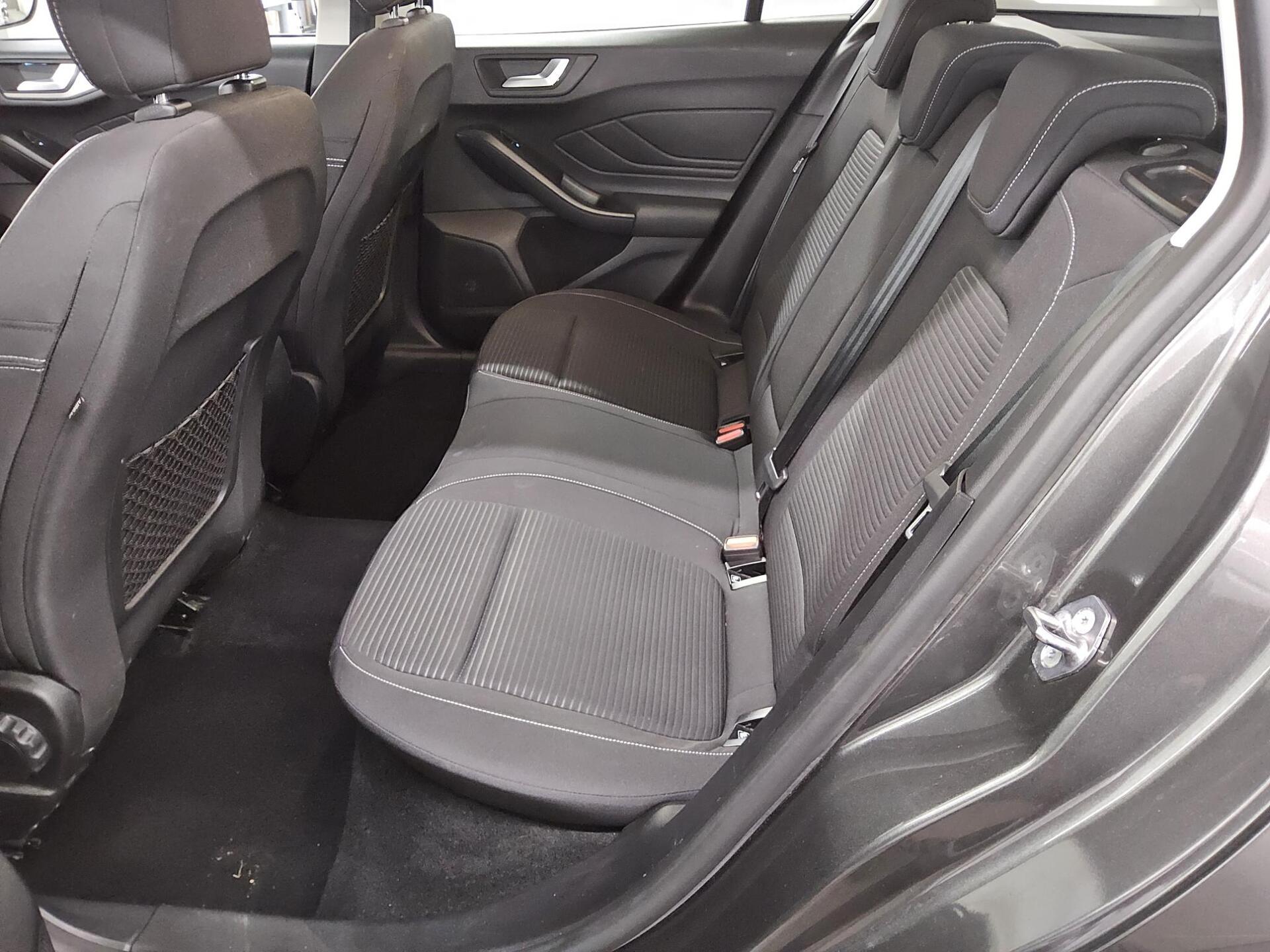 Ford Focus Turnier 1.5 EB Titanium NAVI KLIMAAUT LED SHZ PDC 12