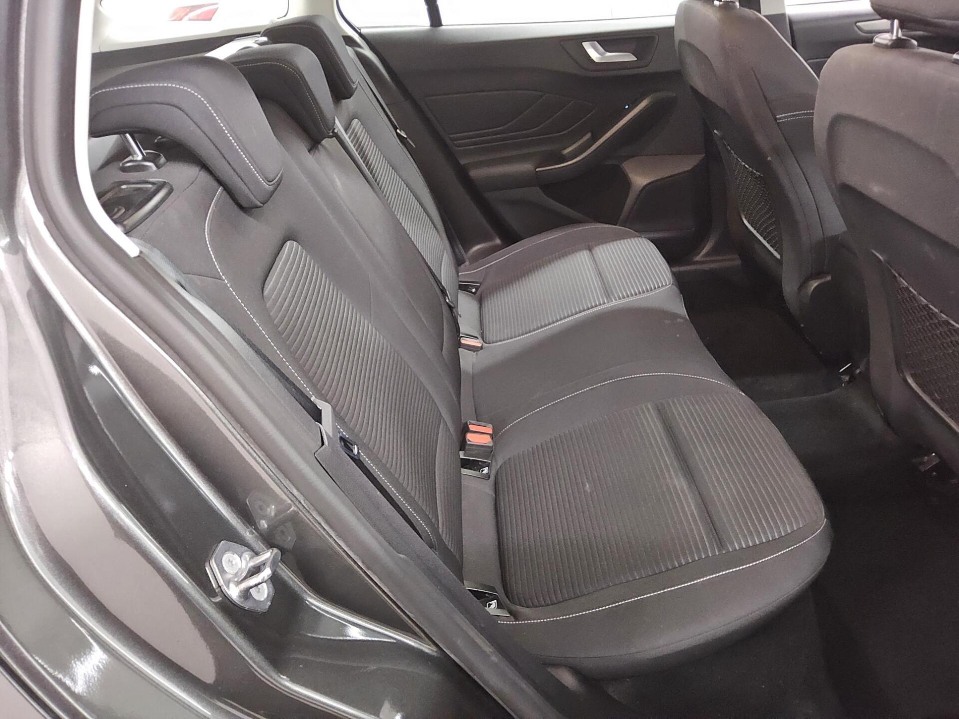 Ford Focus Turnier 1.5 EB Titanium NAVI KLIMAAUT LED SHZ PDC 13