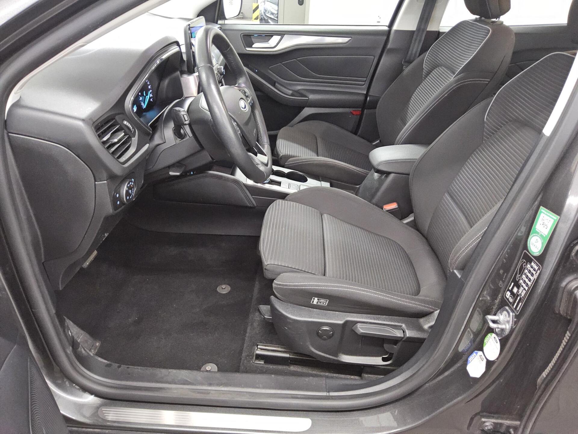 Ford Focus Turnier 1.5 EB Titanium NAVI KLIMAAUT LED SHZ PDC 8