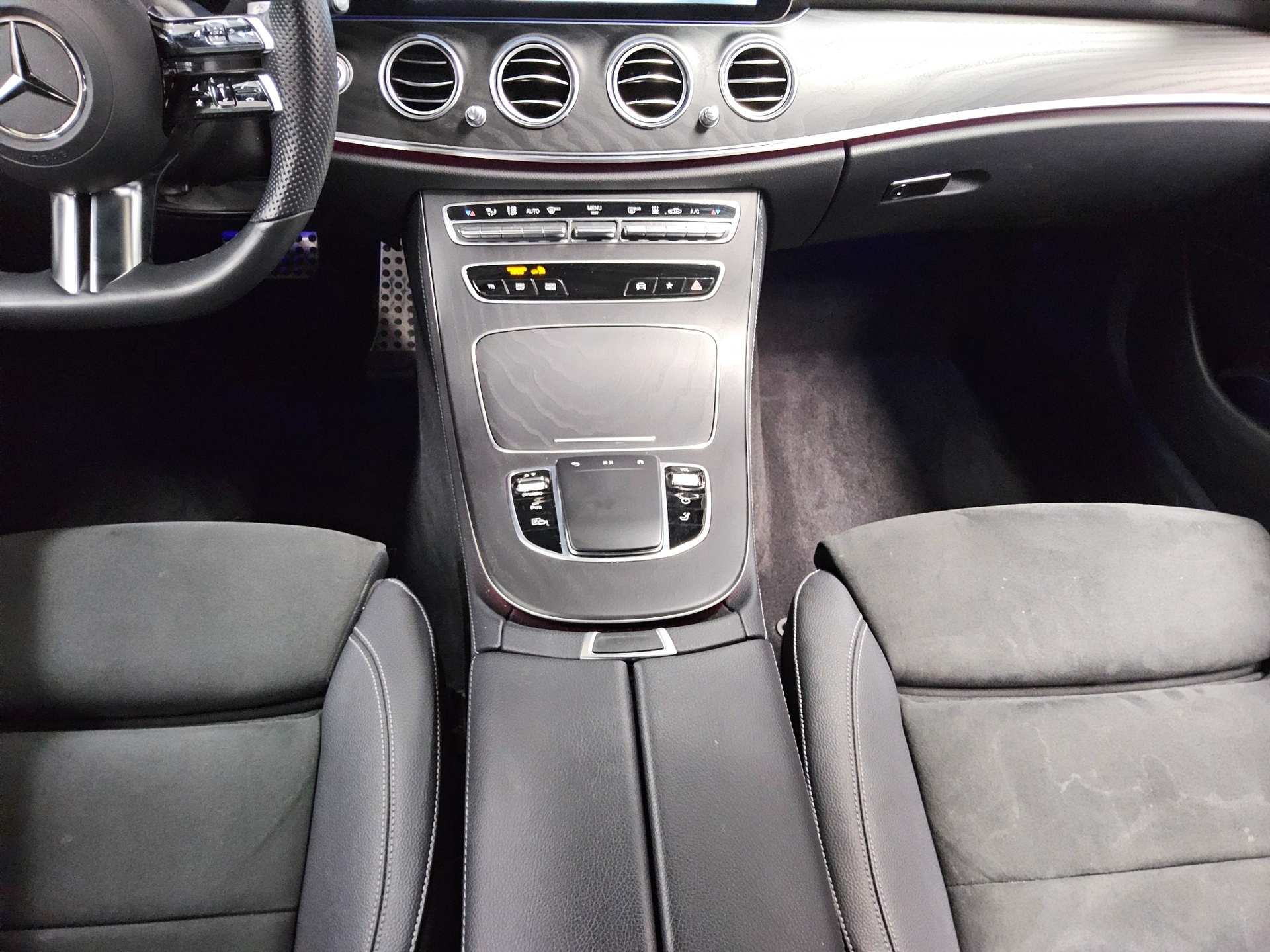 Mercedes-Benz E 300 T e AMG-Line Navi LED AHK RFK Distronic+ 6