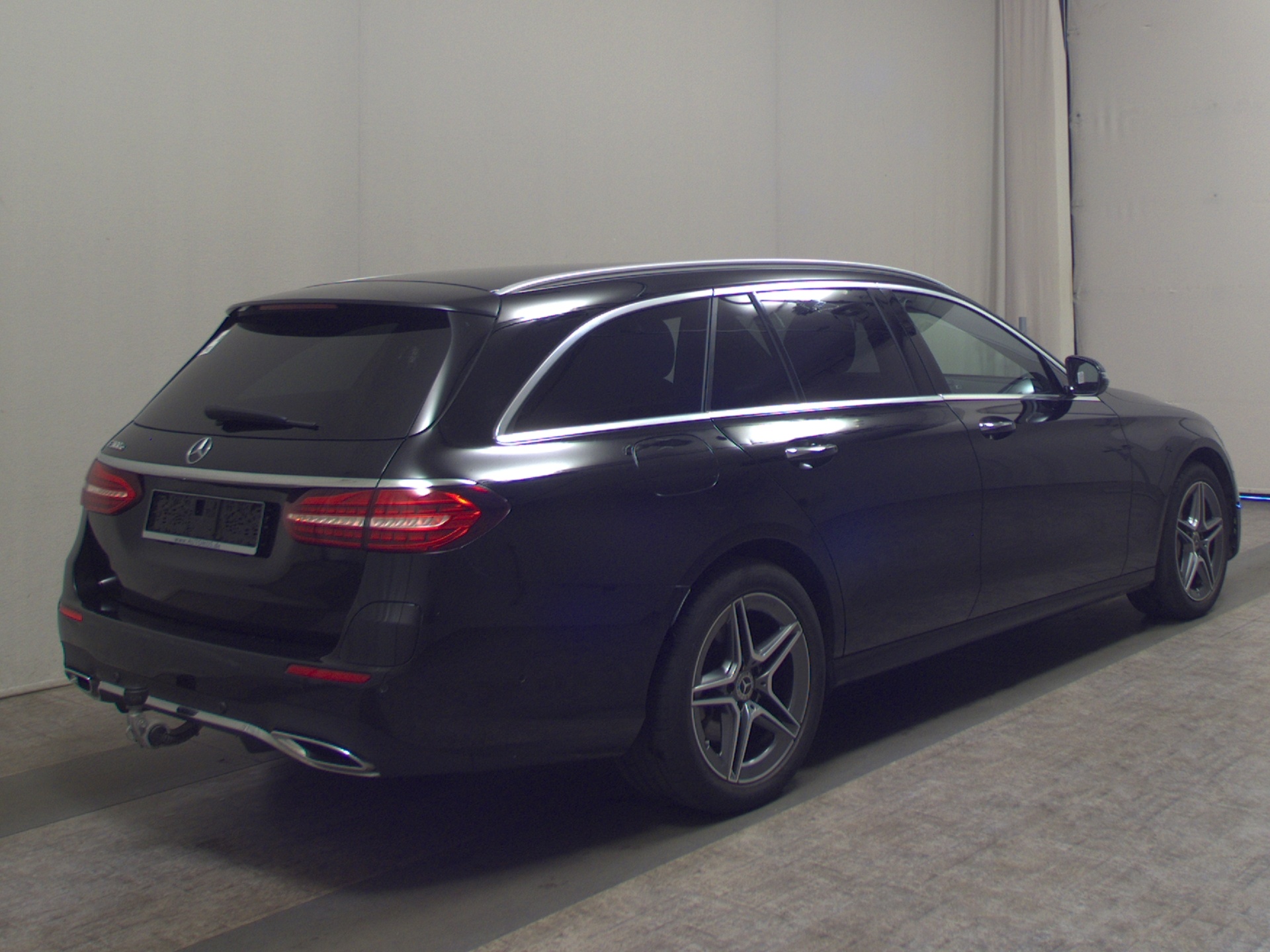 Mercedes-Benz E 300 T e AMG-Line Navi LED AHK RFK Distronic+ 4
