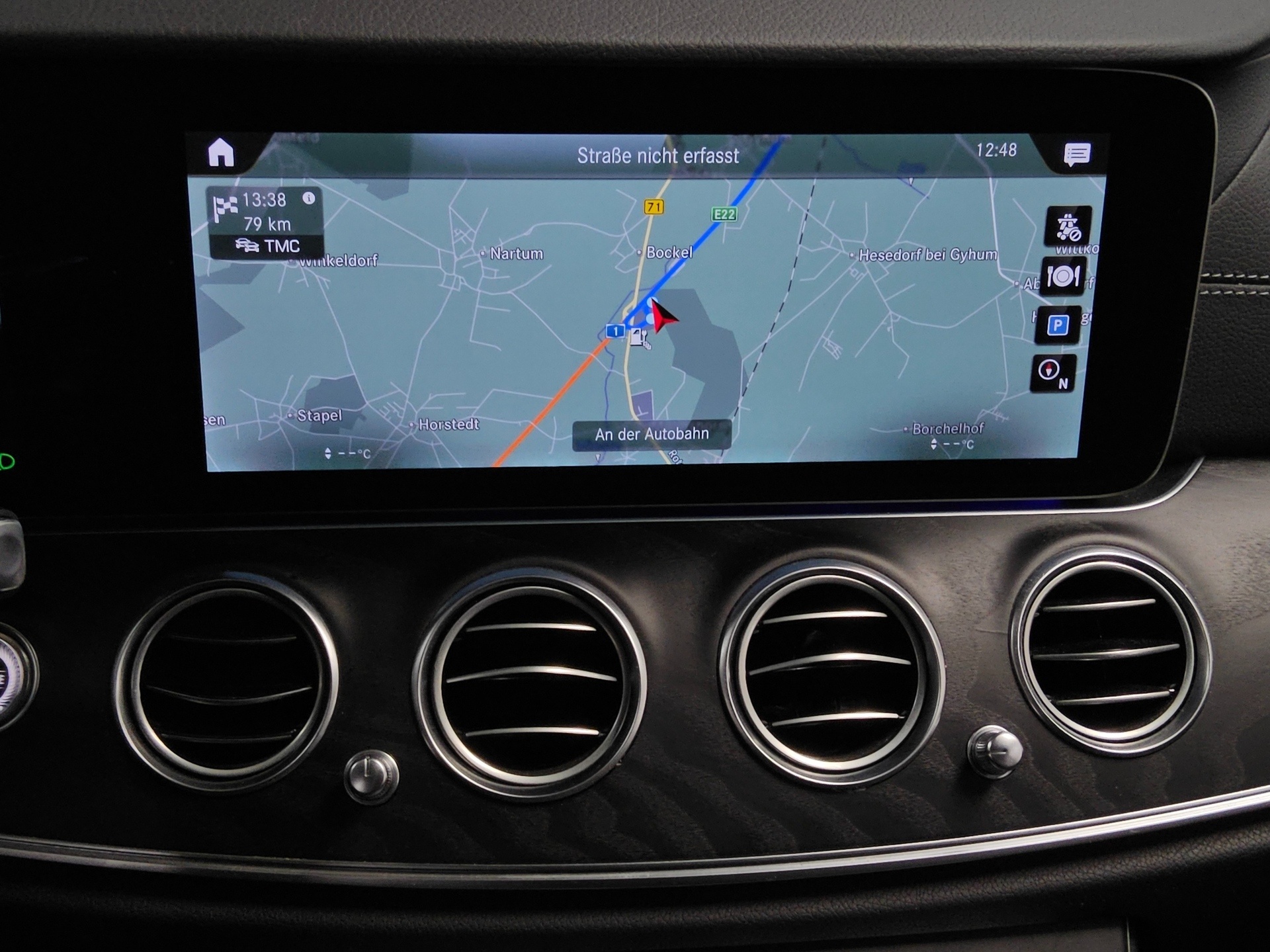 Mercedes-Benz E 300 T e AMG-Line Navi LED AHK RFK Distronic+ 7